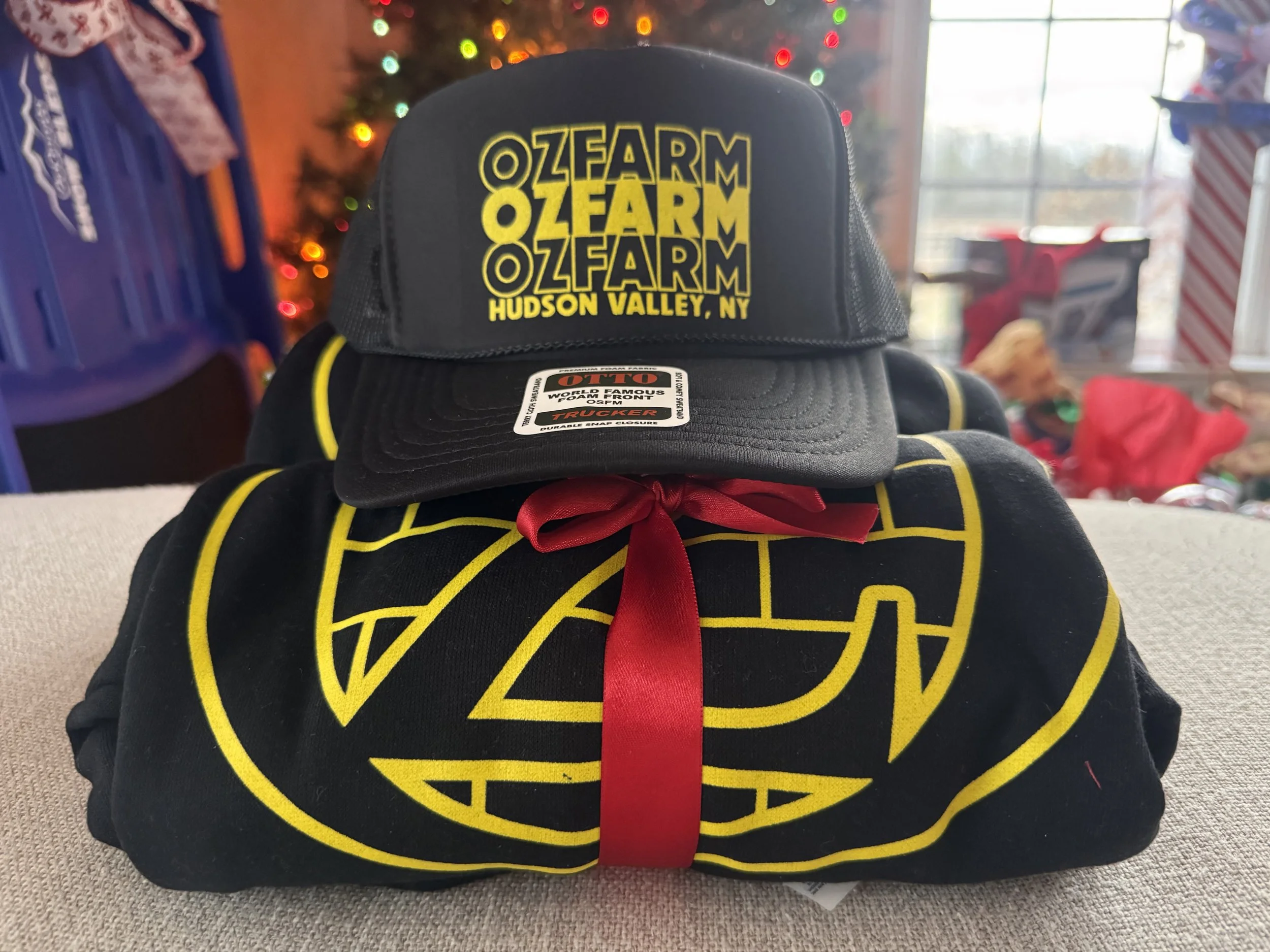Oz Farm black & yellow hat