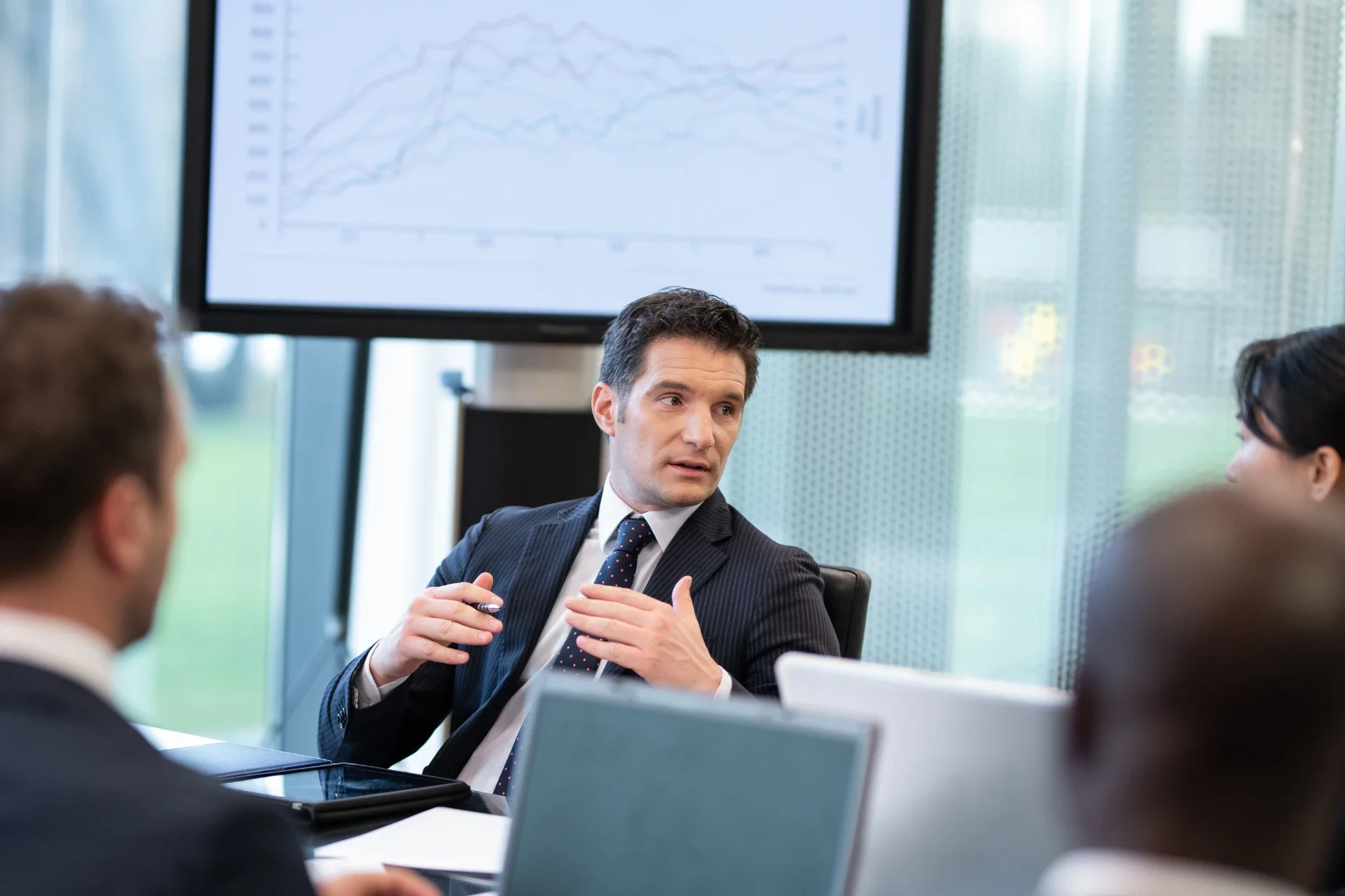 A company executive meeting with his team