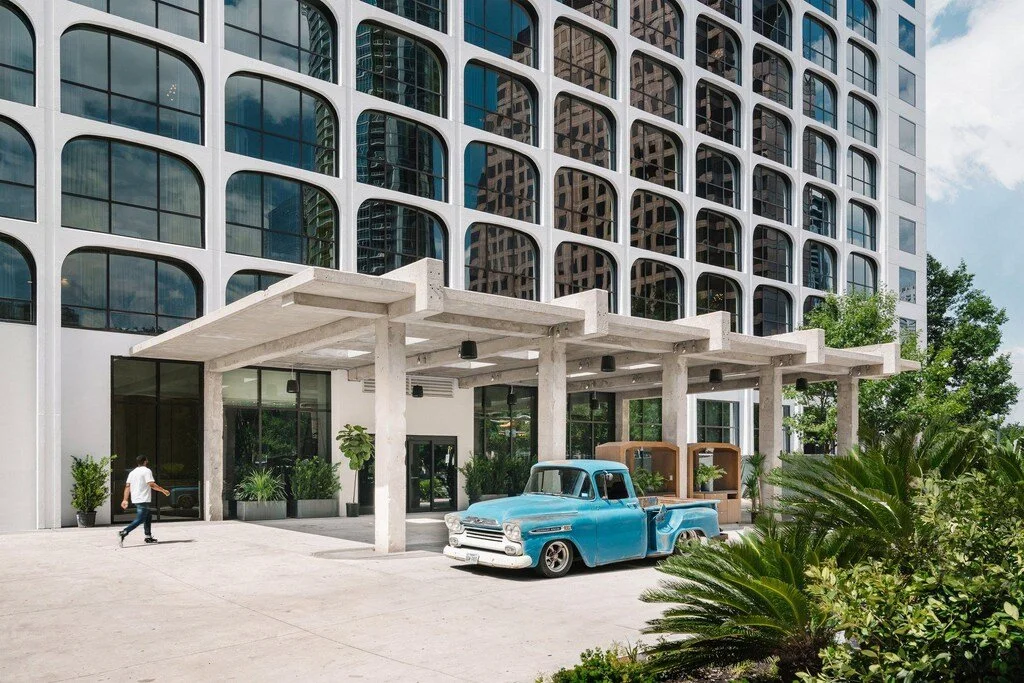 The Line Austin
2018
_
A hotel renovation focused on restoring the
original modernist architectural style while
bringing together diverse materials
complemented by works from local artists.
_
30,000 SF
Sydell
_
Michael Hsu Office of Architecture
p