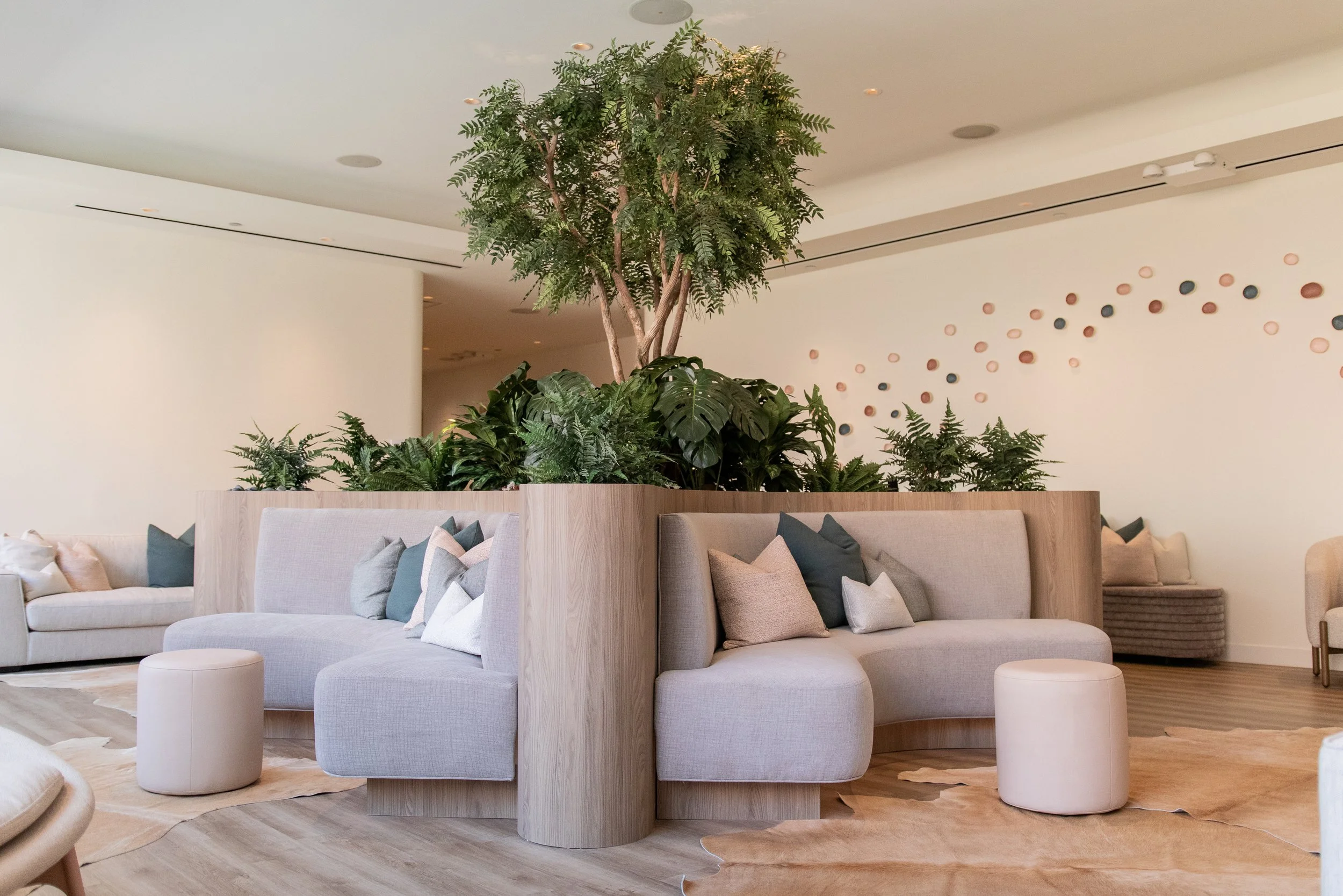 Milk + Honey, Chicago
2023
_
Located in Chicago's Gold Coast, Milk +
Honey’s award-winning spa offers luxurious
treatments, healing therapies, and medical
aesthetics in a relaxing, friendly, and design
forward environment.
_
Milk + Honey