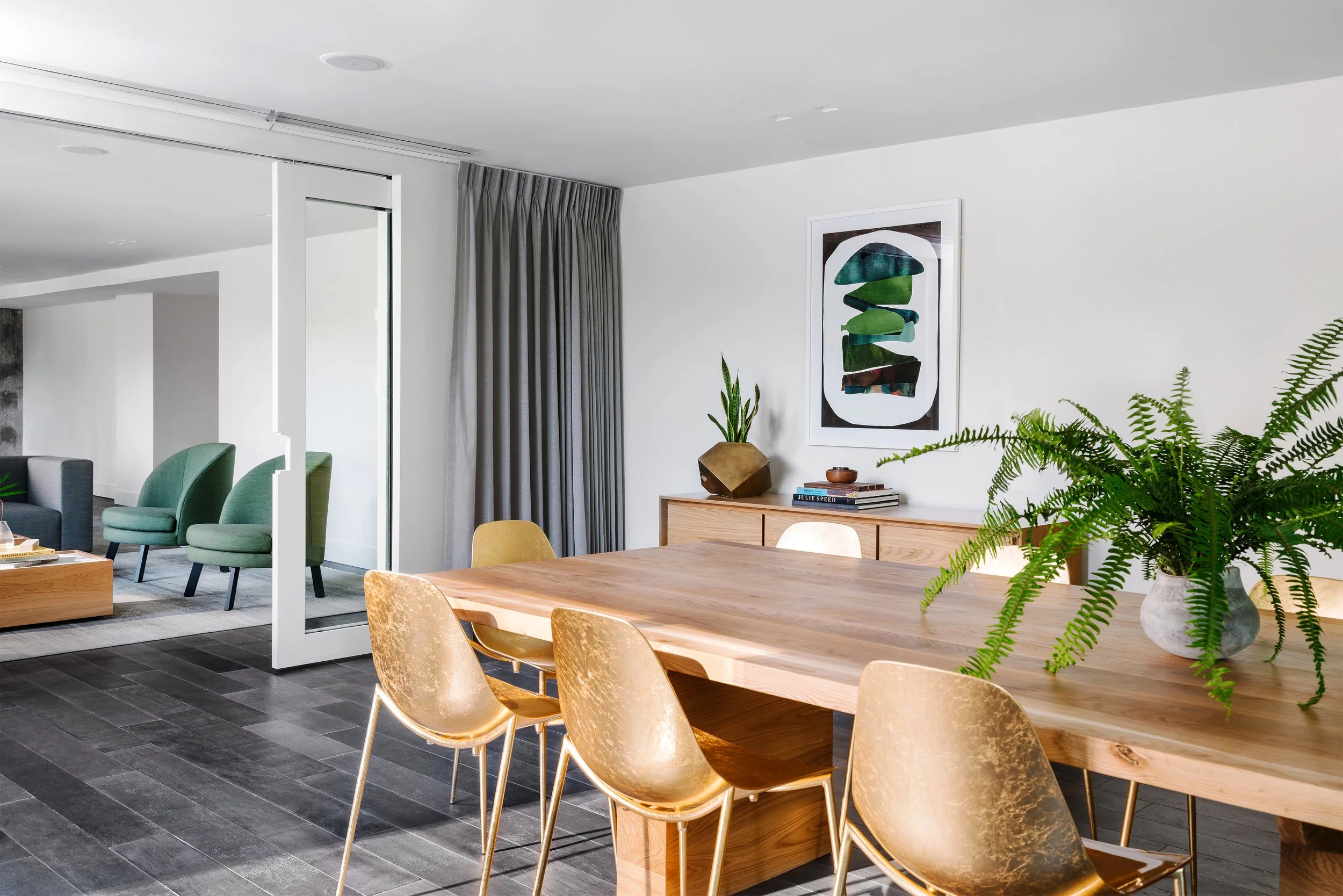 The Line Austin
2018
_
Over 500 original artworks were commissioned
by a diverse group of Central Texas artists for both
guest rooms and public spaces, a dedicated
artist’s studio, and a residency program.
_
30,000 SF
Sydell
_
Michael Hsu Office of