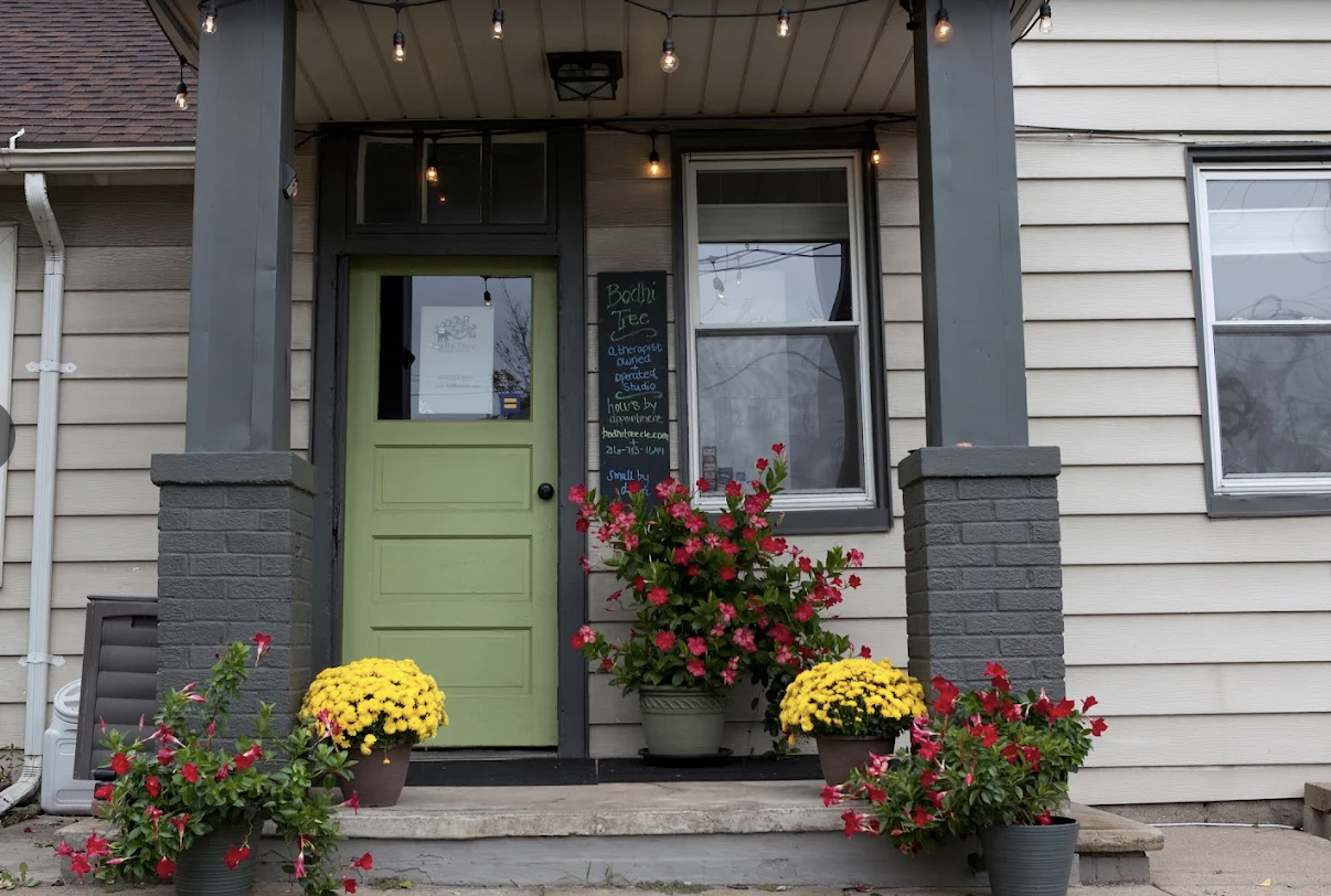 the front door of Bodhi Tree, with flowers on the steps