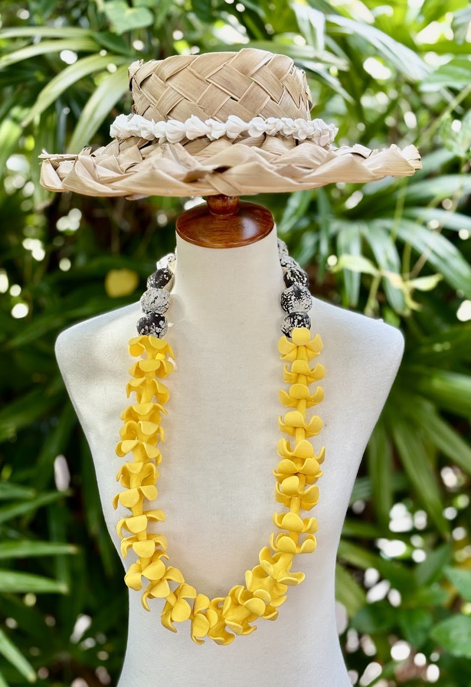 golden yellow puakinikini (front view)