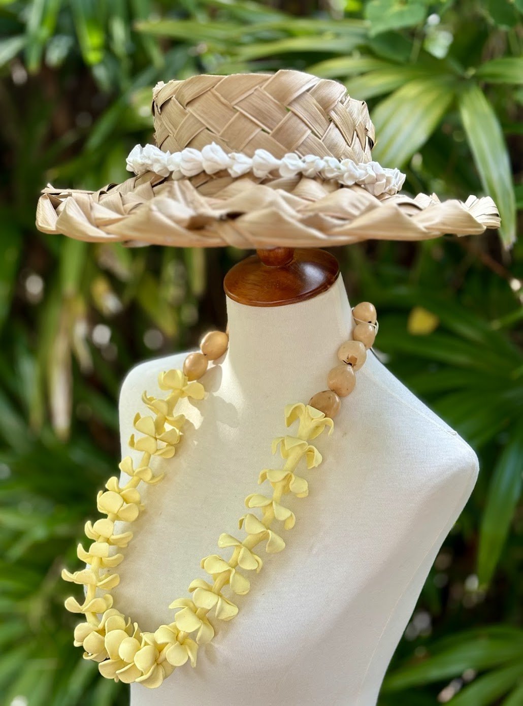 cream yellow puakinikini (side view)