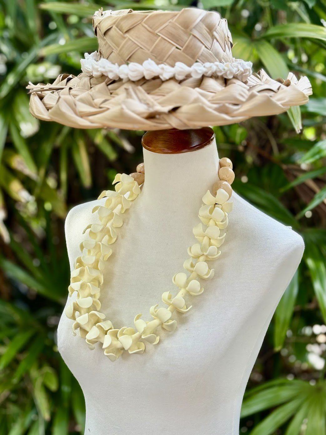 cream white puakinikini (side view)