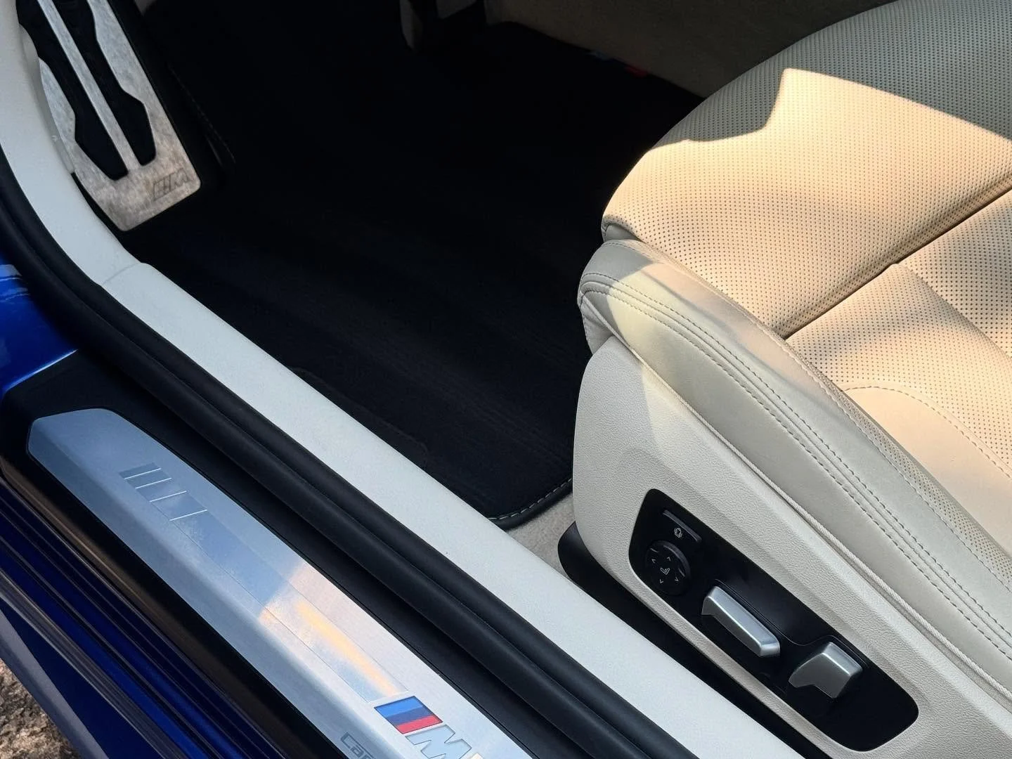 &ldquo;This BMW 840i got the full Cleanwox treatment &mdash; deep blue paint waxed to a mirror shine, cream interior refreshed to luxury standards.✨

At Cleanwox Mobile Detailing, we bring the shine to you! Wherever you are.

📍Serving [New Jersey ]
