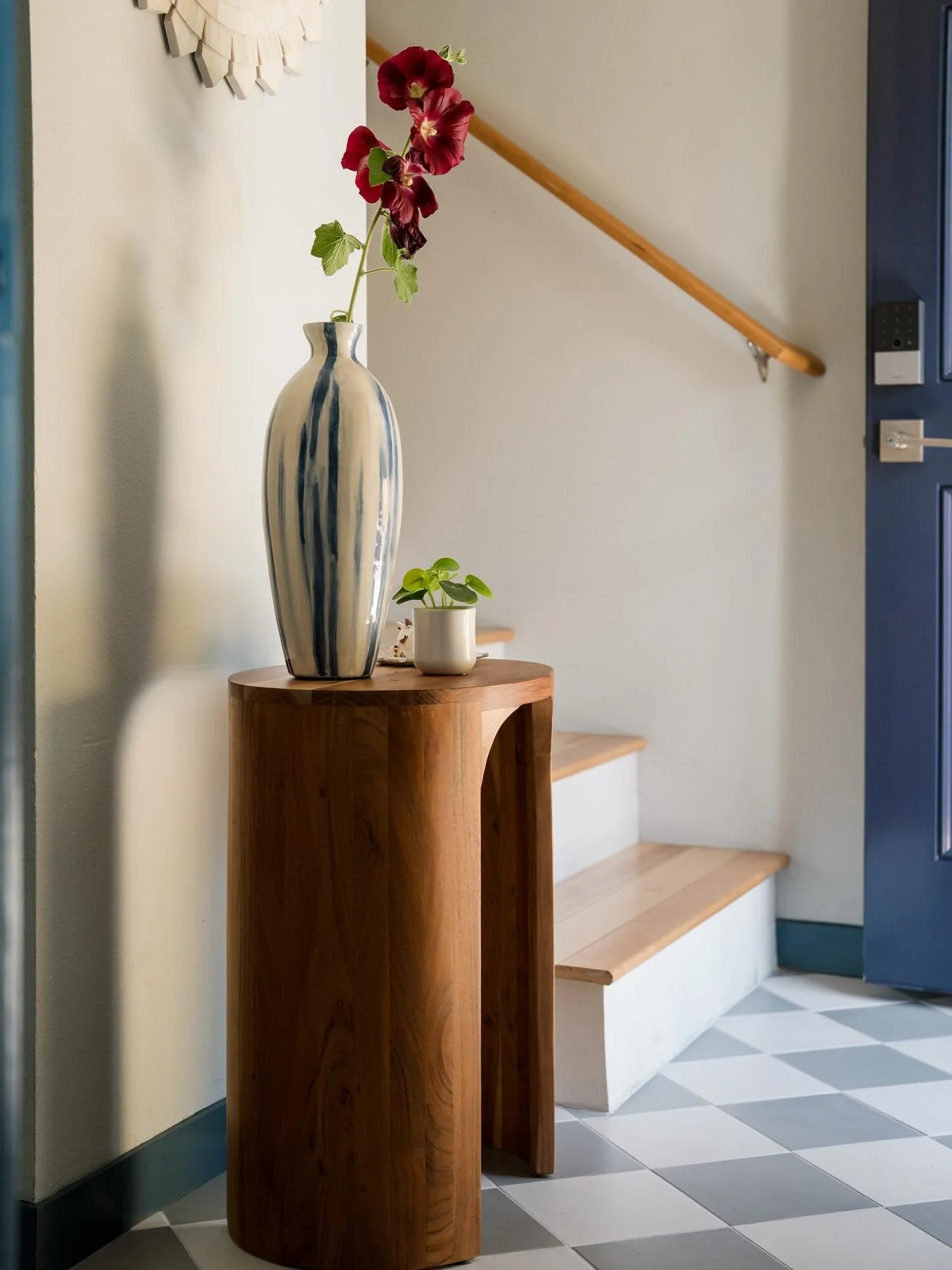 Photos are back from the photoshoot of my townhome! @virginiaroberts did such a beautiful job and as soon as I get organized I&rsquo;ll share more plus some satisfying befores and afters&hellip;