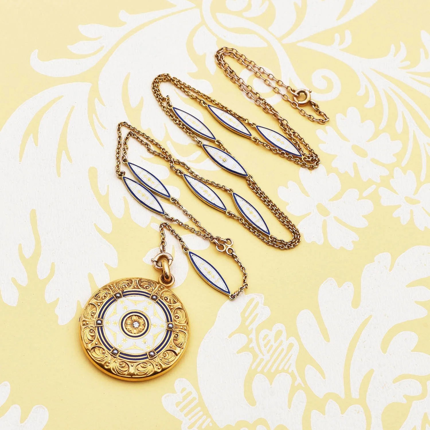 Necklaces & Pendants