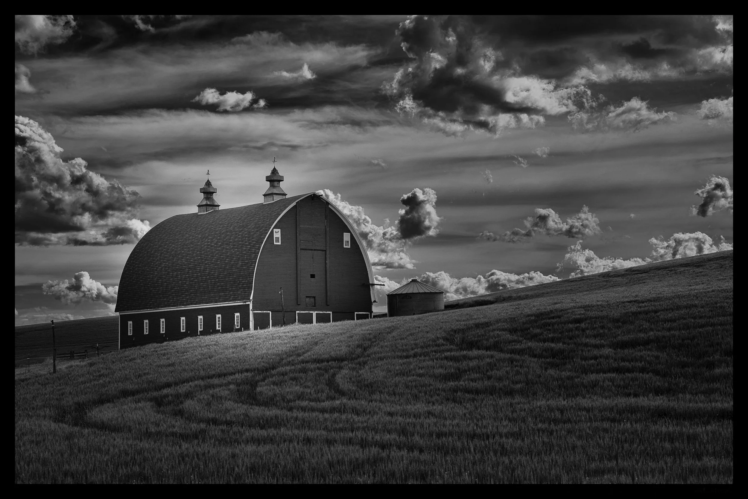 ewan-barn-in-bw.jpg