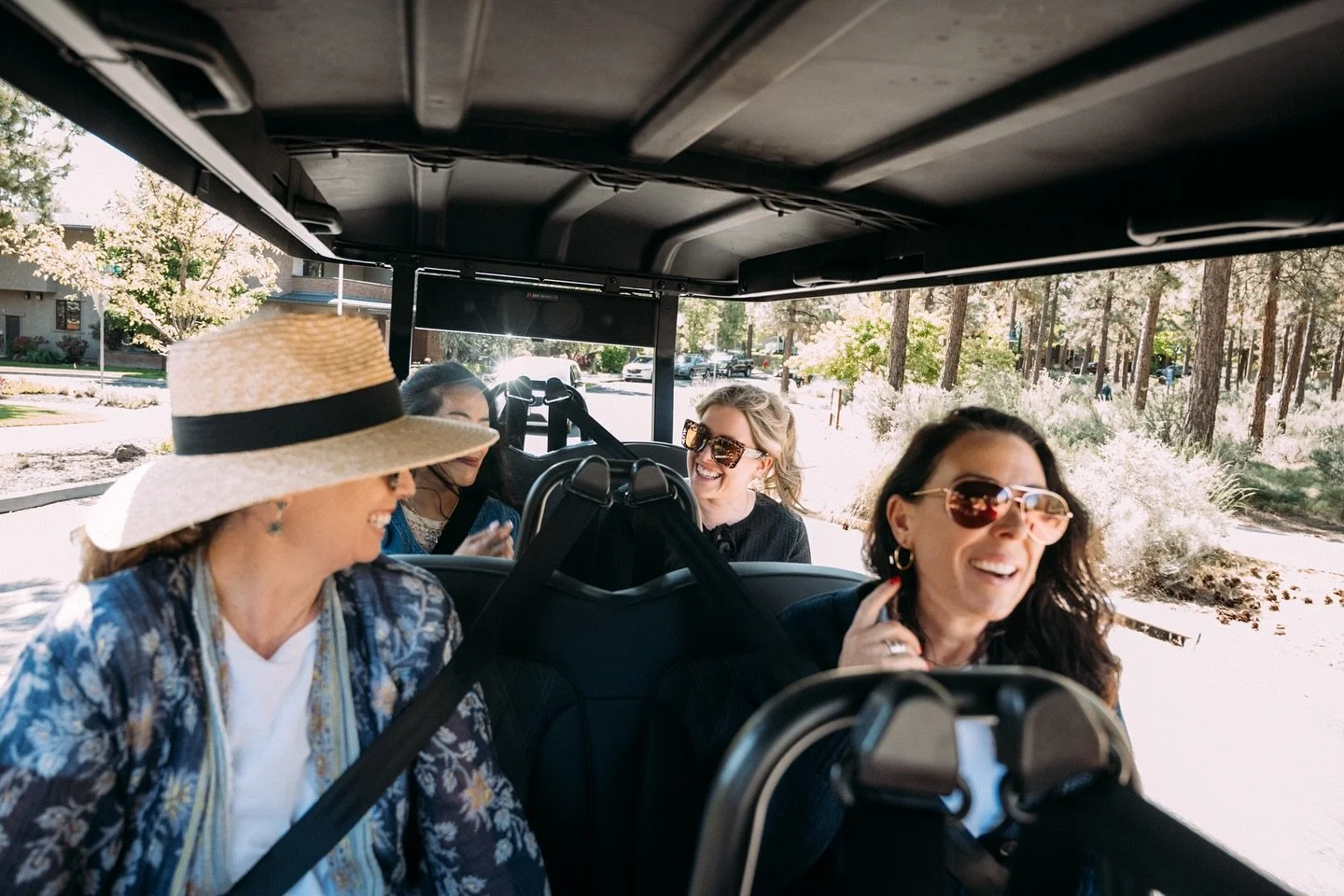 Hello Fridayyyyy! 🎉 👋 Weekend plans? ✅ Catch a Cruizzy. 😎