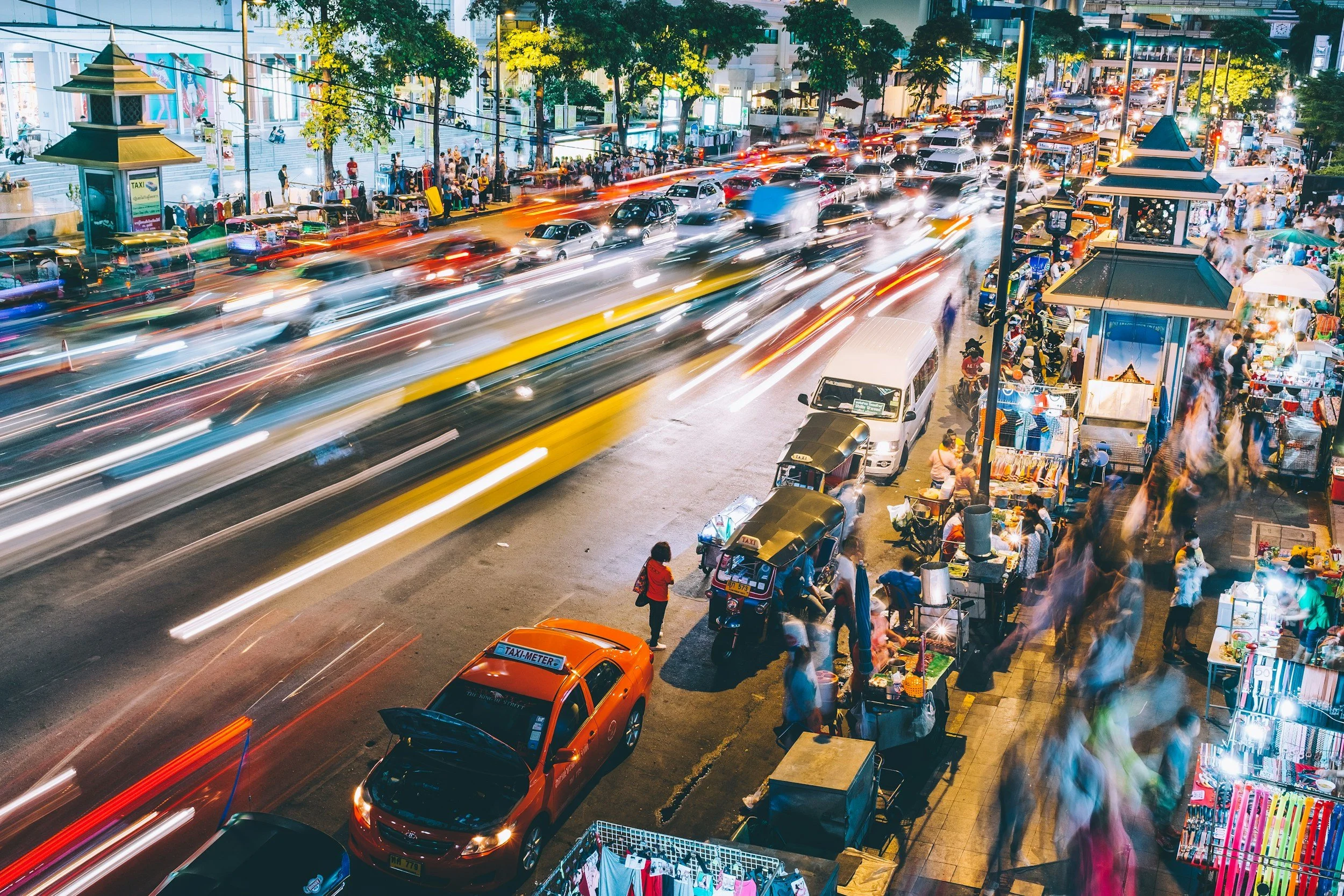 Busy city scene to represent the chaos of the Messy Millennial blog highlighting unlearning the busy cycle.
