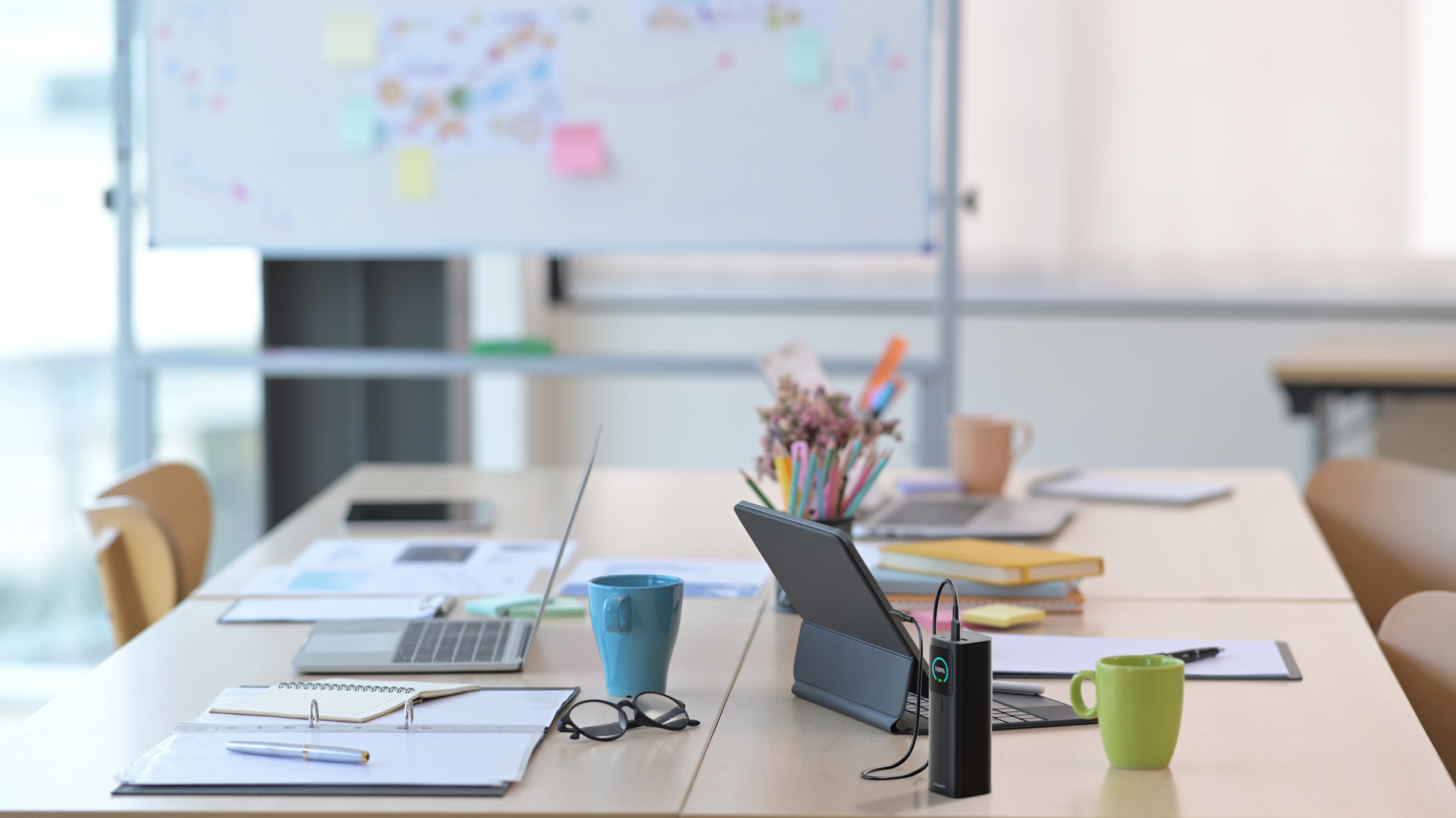 CY5381PBCHE-VOYAGER HIGHPWR 27K 148W LAPTOP POWER BANK - LIFESTYLES (5).png