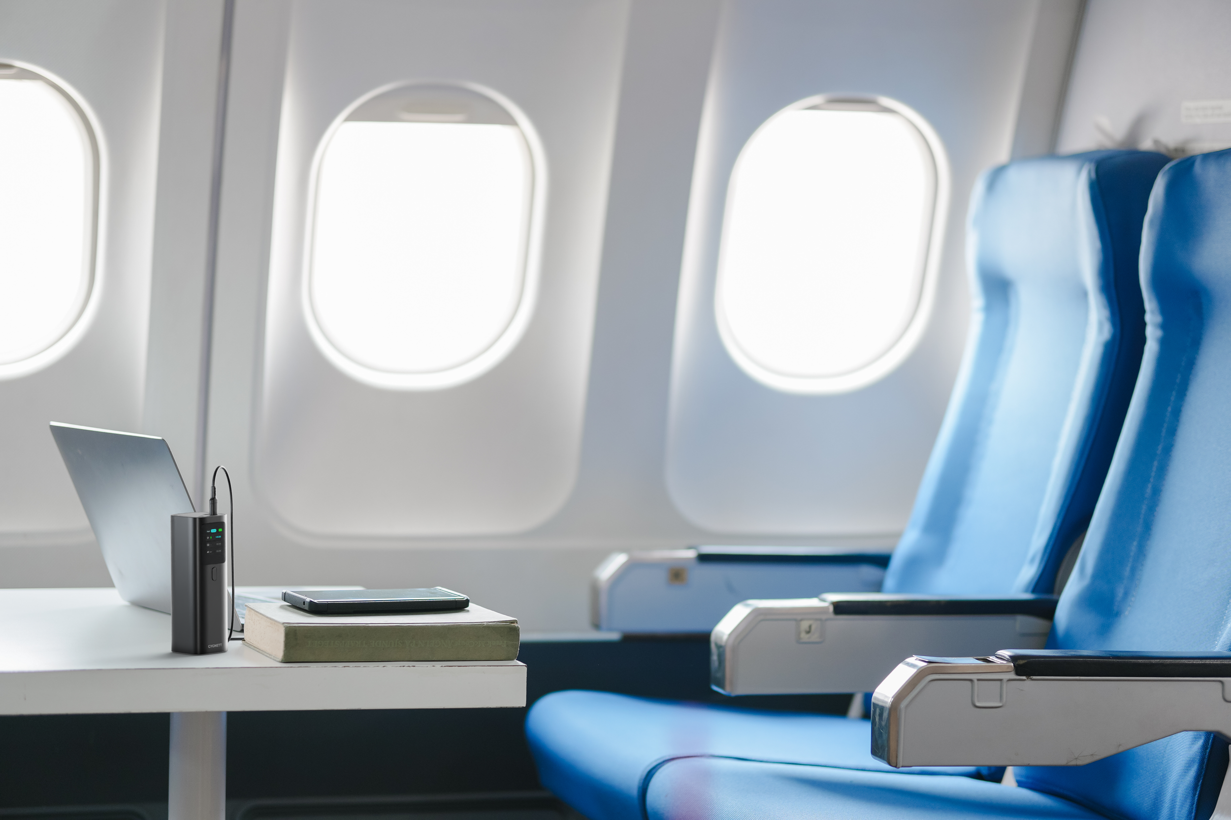 CY5381PBCHE-VOYAGER HIGHPWR 27K 148W LAPTOP POWER BANK - LIFESTYLES (4).png