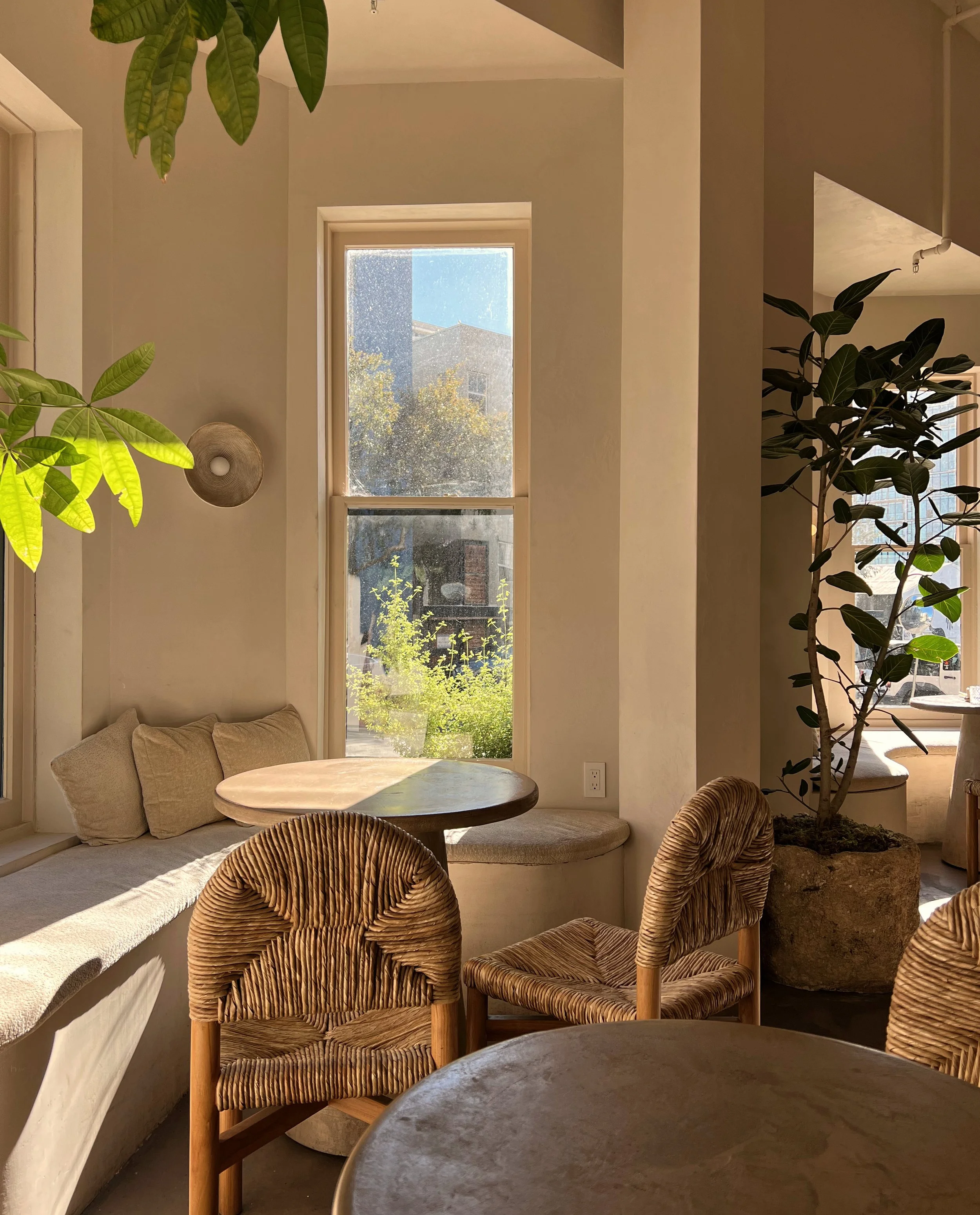 09-california-cafe-interior-rattan-chairs-travel-content-creator.jpg