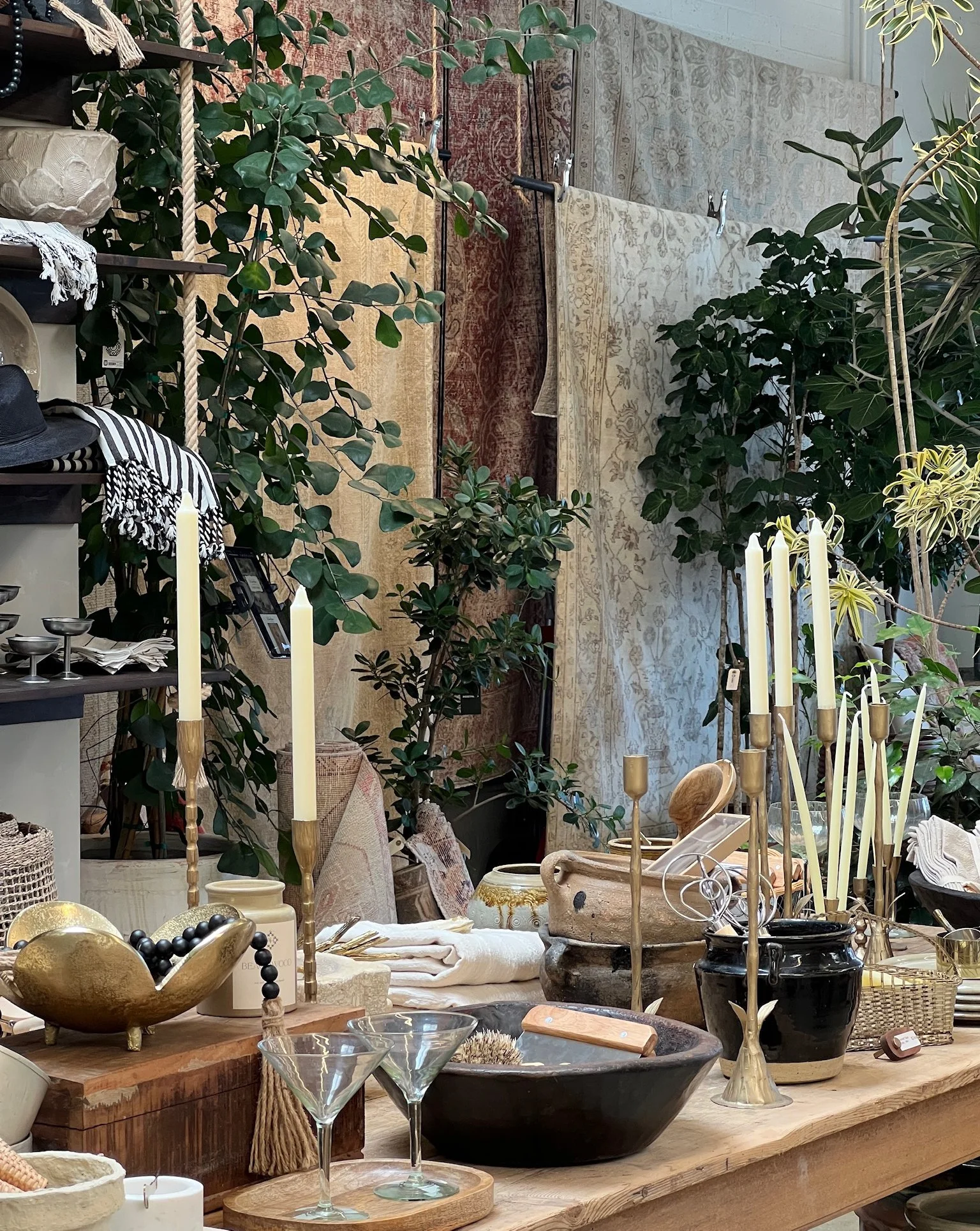 11-boho-dinner-tablescape-brass-candlesticks-lifestyle-content.jpg