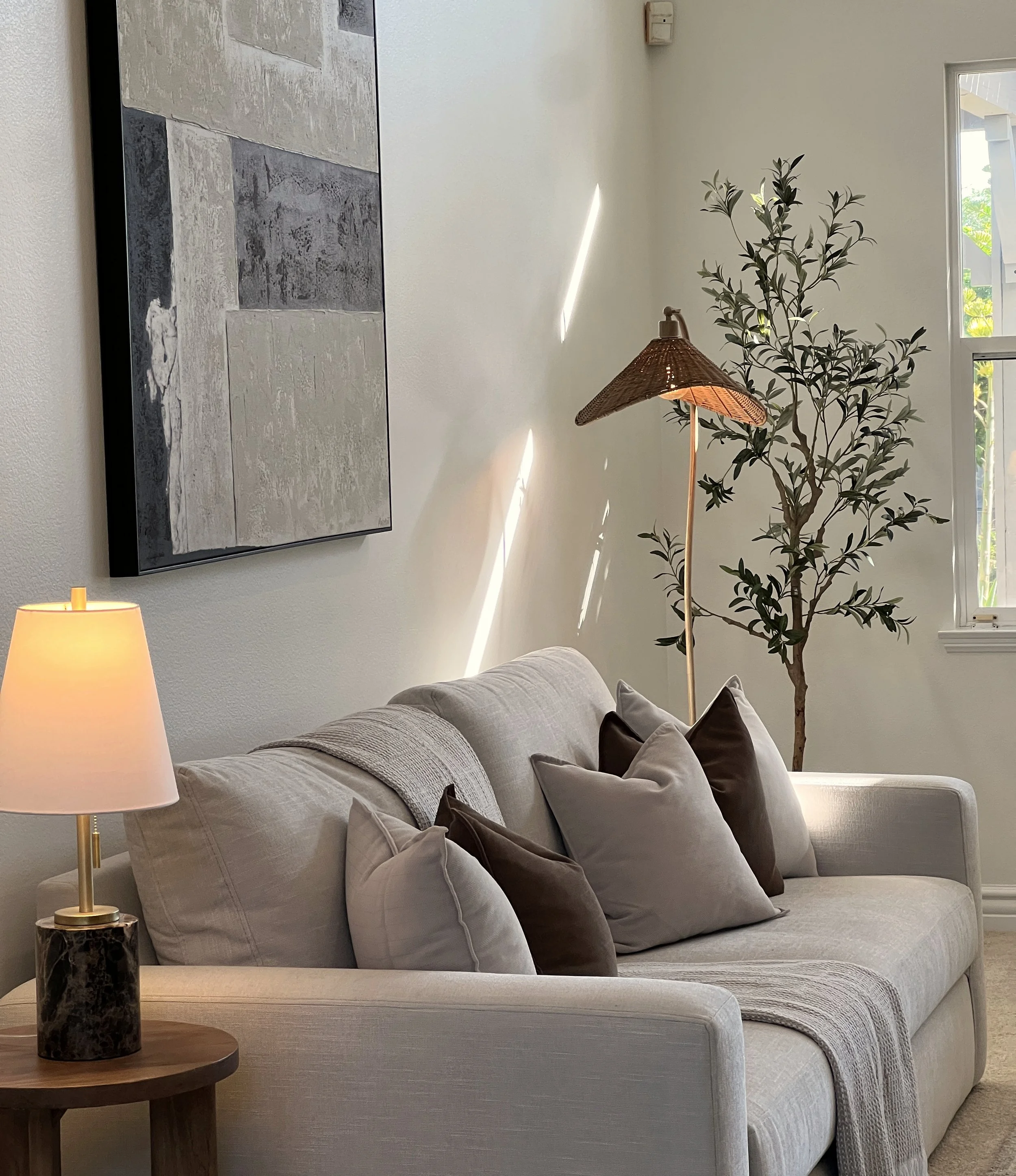 27-modern-living-room-olive-branch-lifestyle-content-creator.jpg
