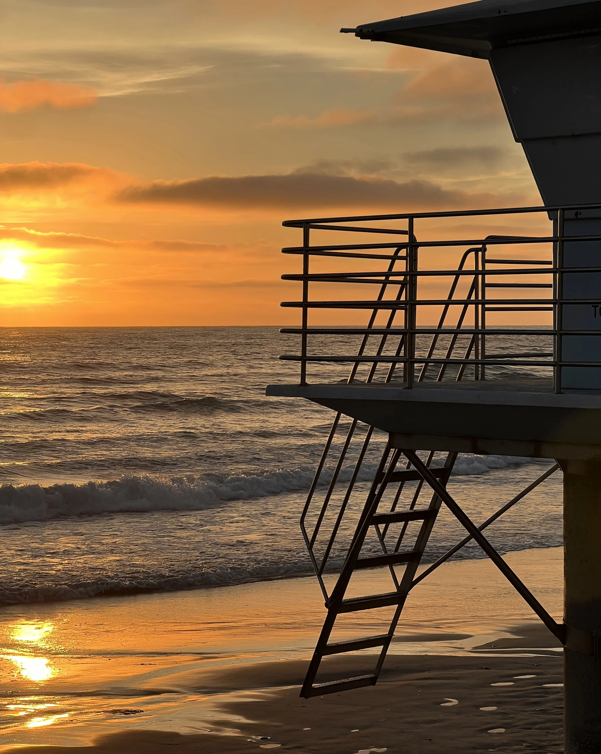 07-san-diego-beach-sunset-lifeguard-tower-travel-content.jpg