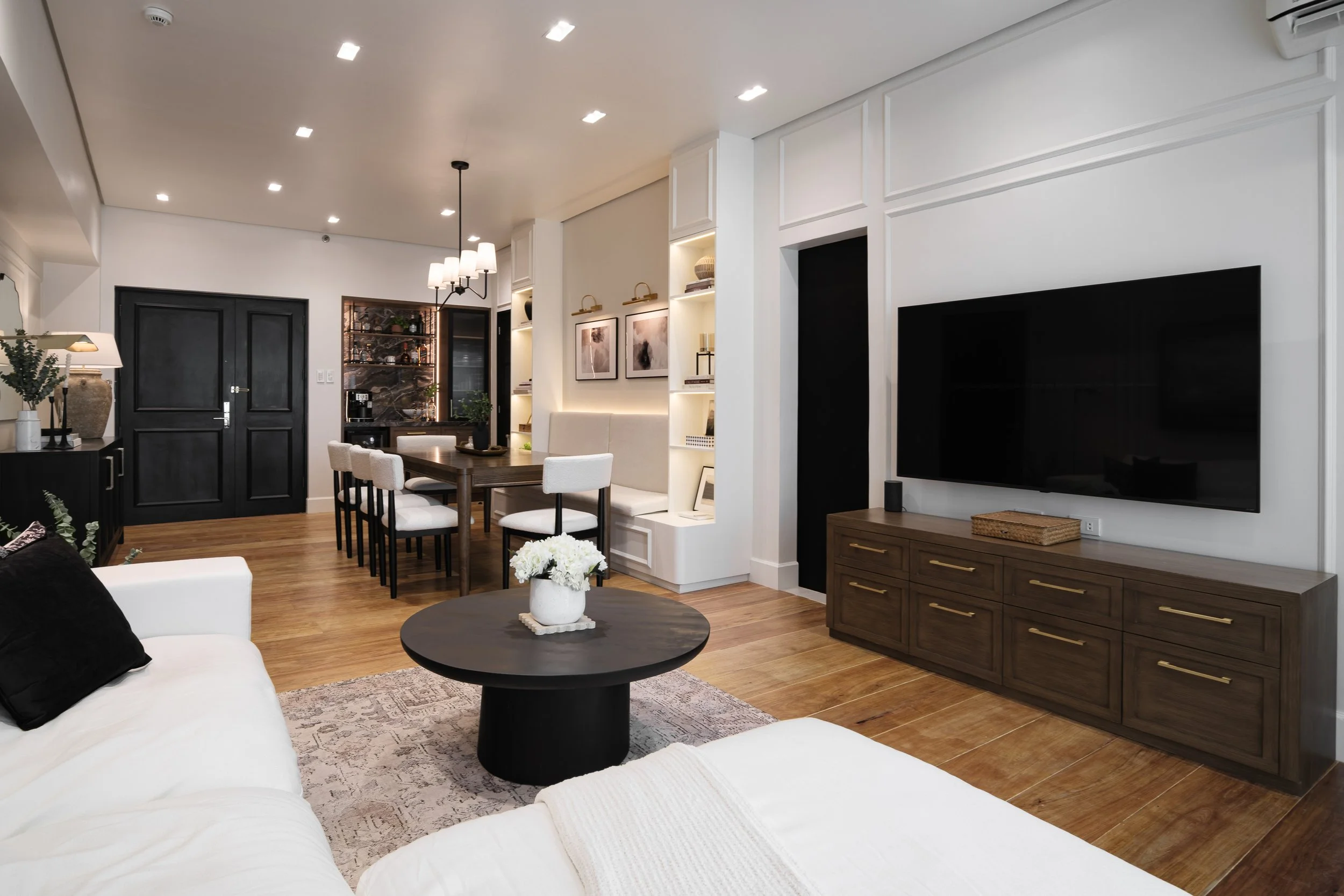 Reyes Residence