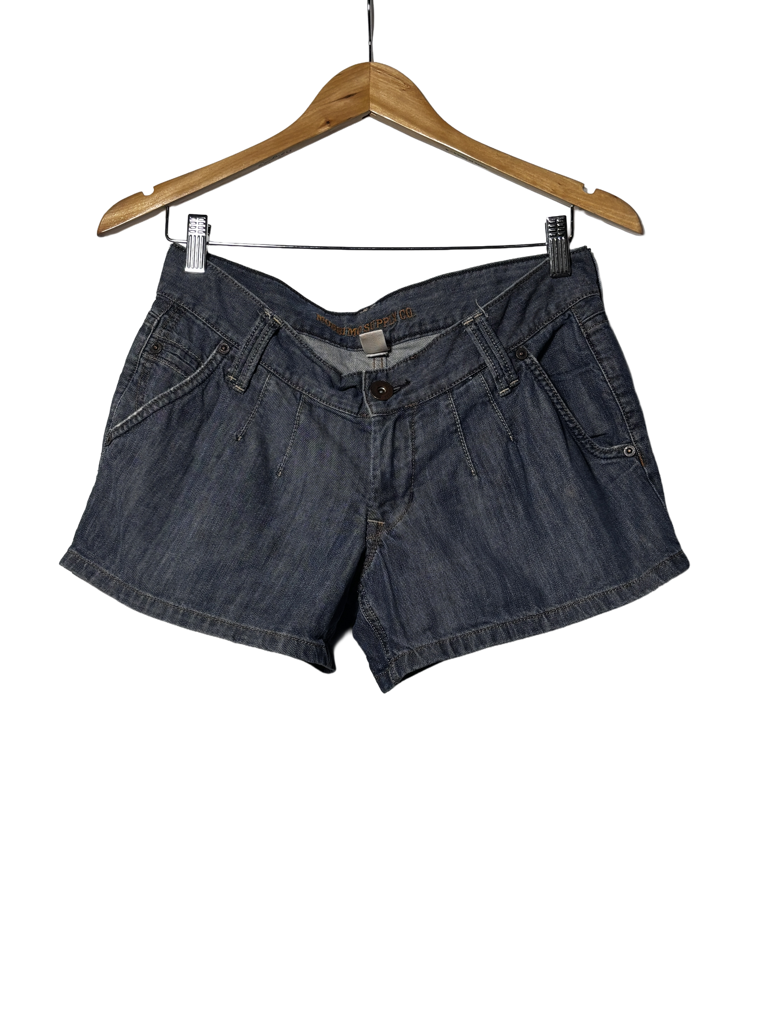 mossimo supply co denim shorts (size 7)