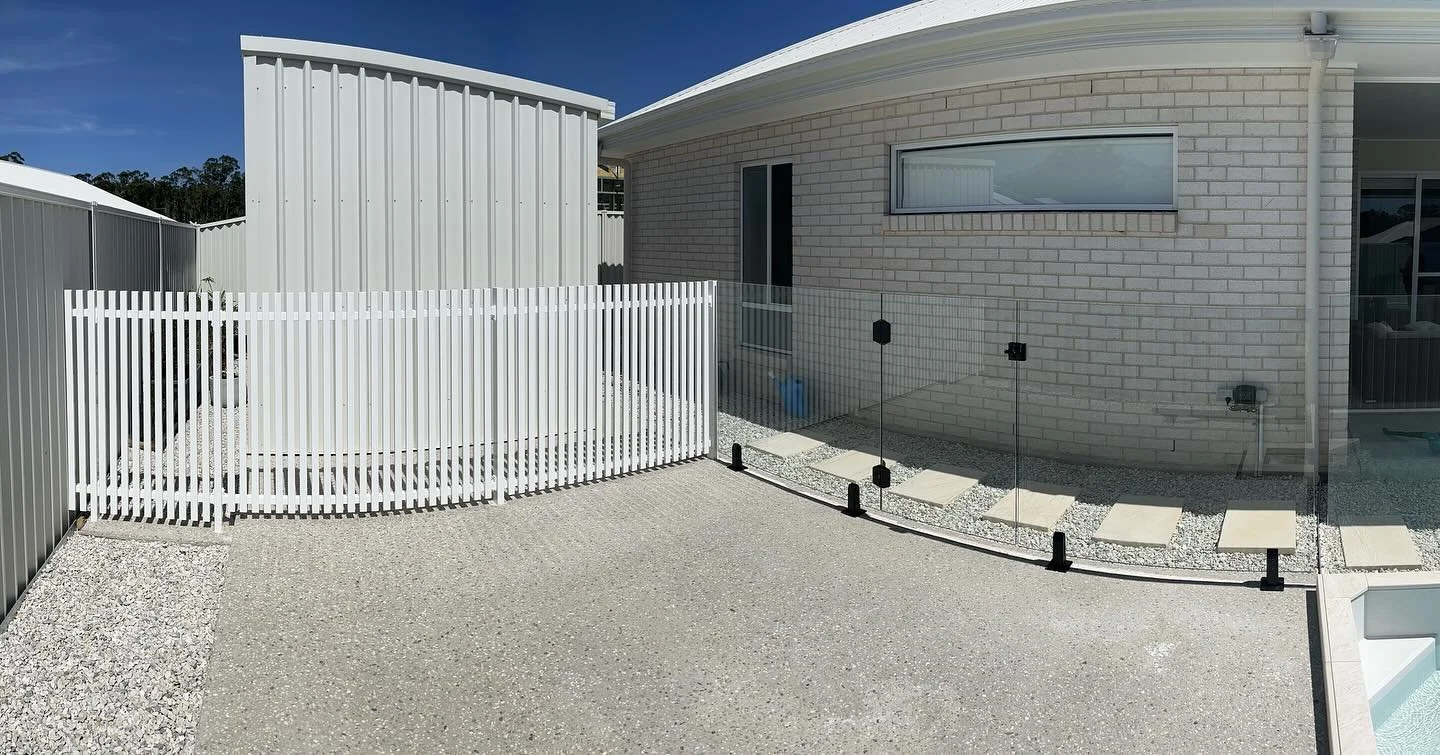 Thinking about upgrading your summer stay-cay?☀️
Give Bonville Fencing a call!

#bonville #bonvillefencing #summer #summerstaycay #homeimprovement #glassfence