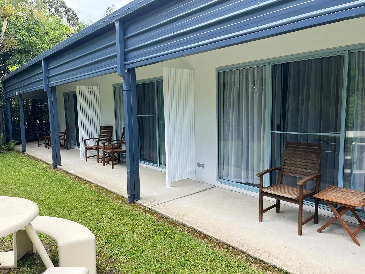 Check out these vertical and horizontal privacy screen options, installed for a local motel 🌊🙌🏼

Looking for more privacy in your home in 2025? Give us a call for your free quote!

☎️0493 623 297

#customfence #bonvillefencing #fencing #privacyfen