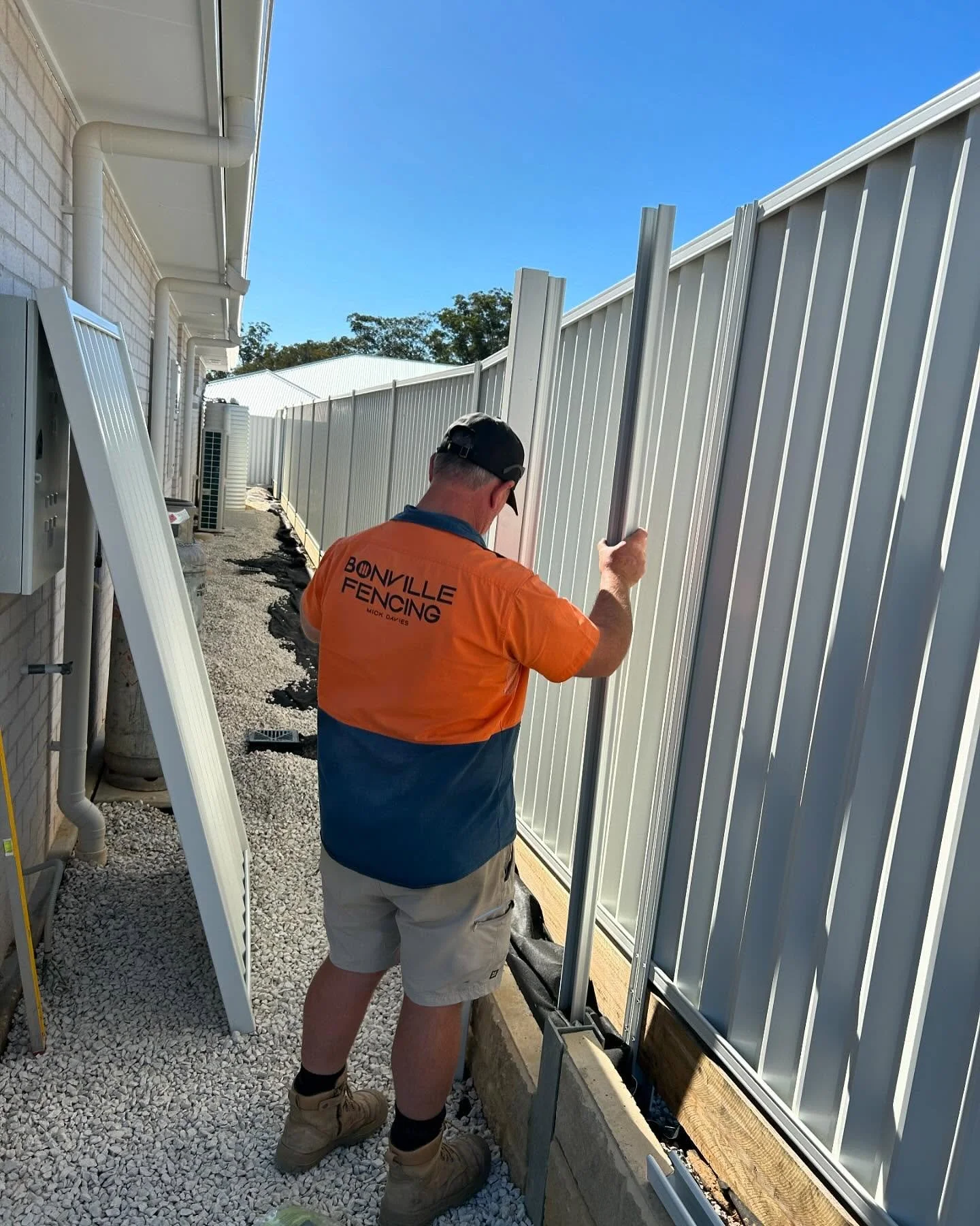 This colorbond fence with gates made to measure came up sweet 👍🏼
Give us a call for your free quote 📞on 0493623297!