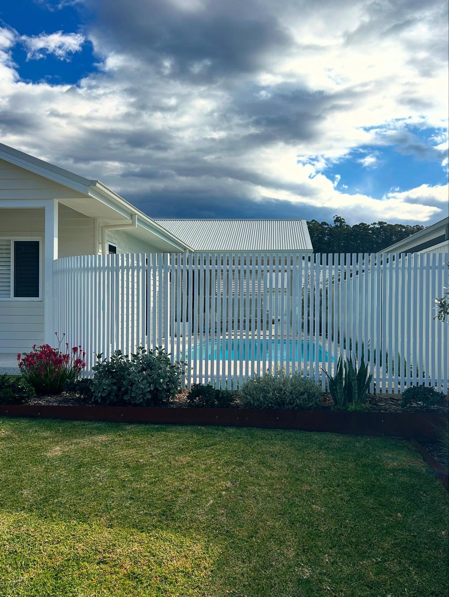 In case you missed it!! Bonville Fencing specializes in custom fencing - do you have a project in mind? 

#bonvillefencing #customfencing