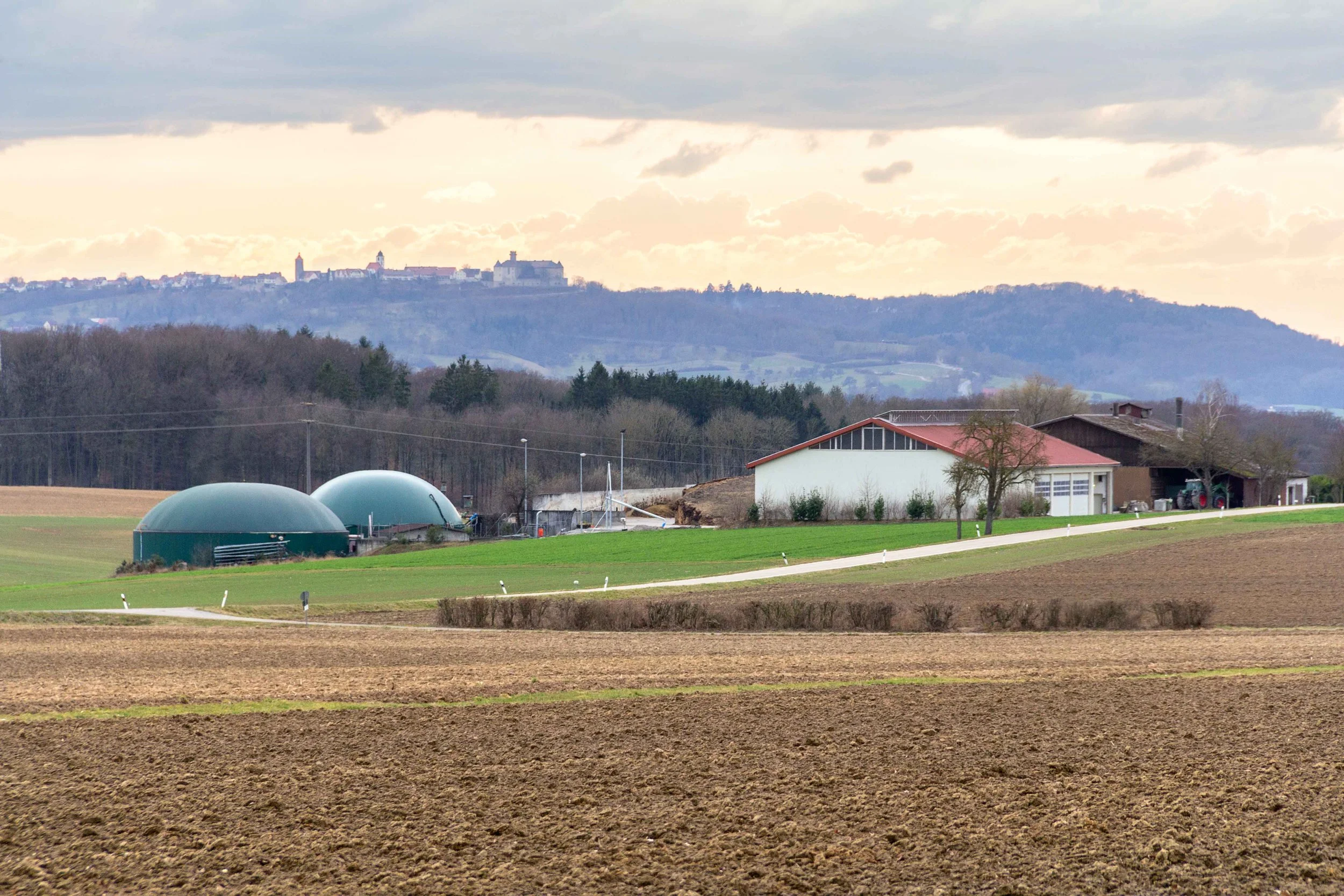 farm-with-biogas-plant2-1720163620.jpeg