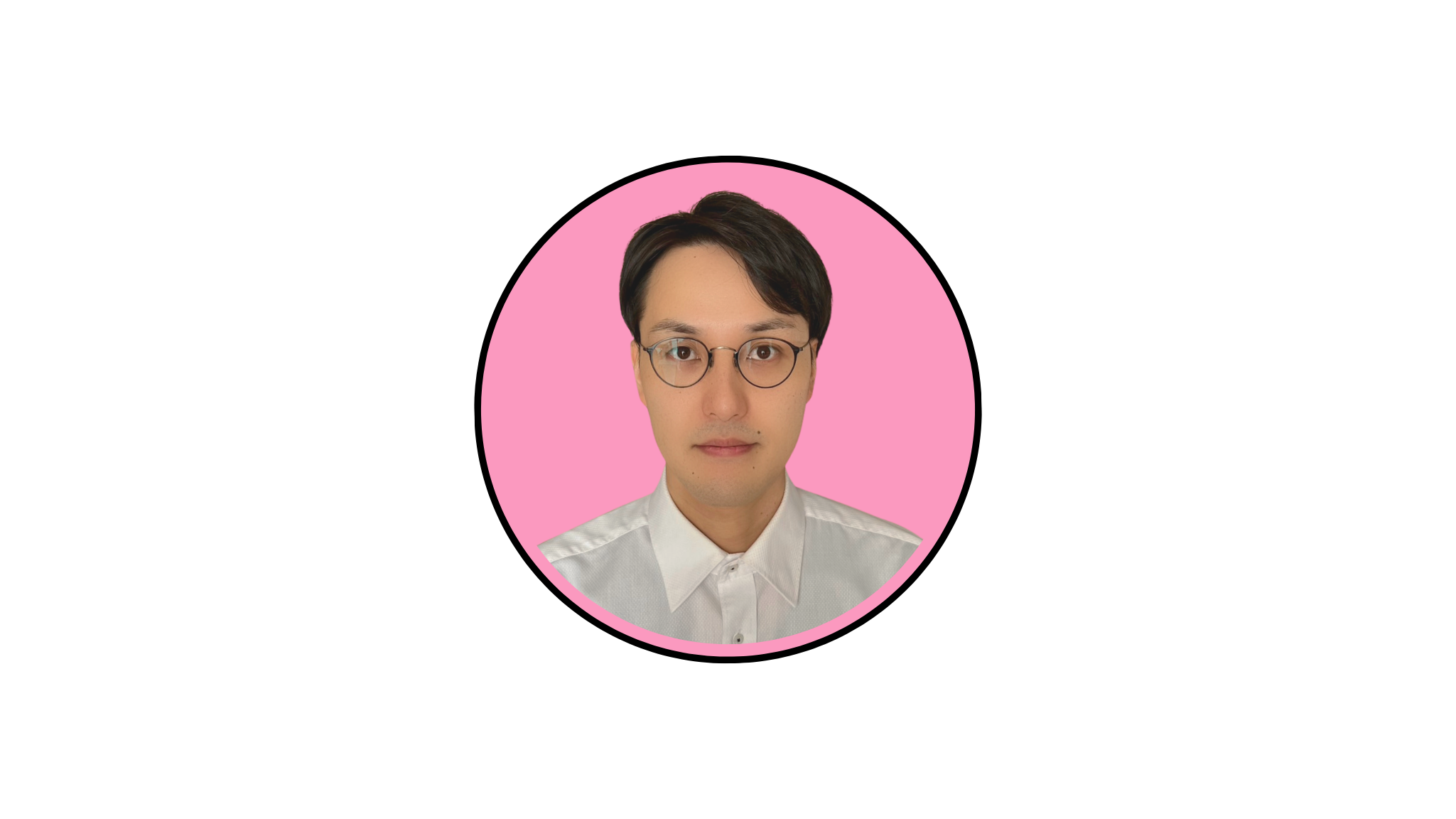白いシャツを着た男性のポートレート、背景はピンク色の円