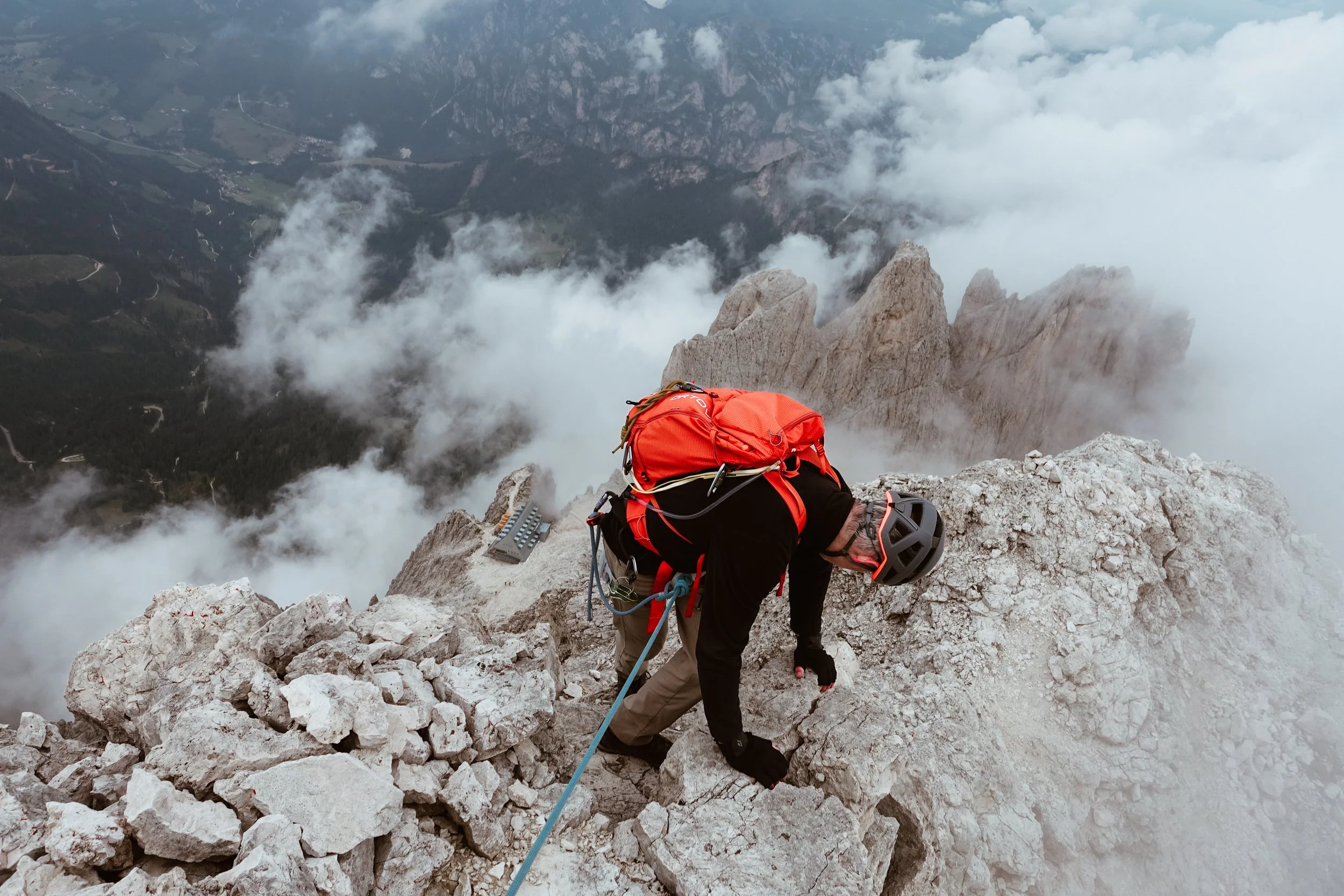 Climbing the ridge of Rosengarten