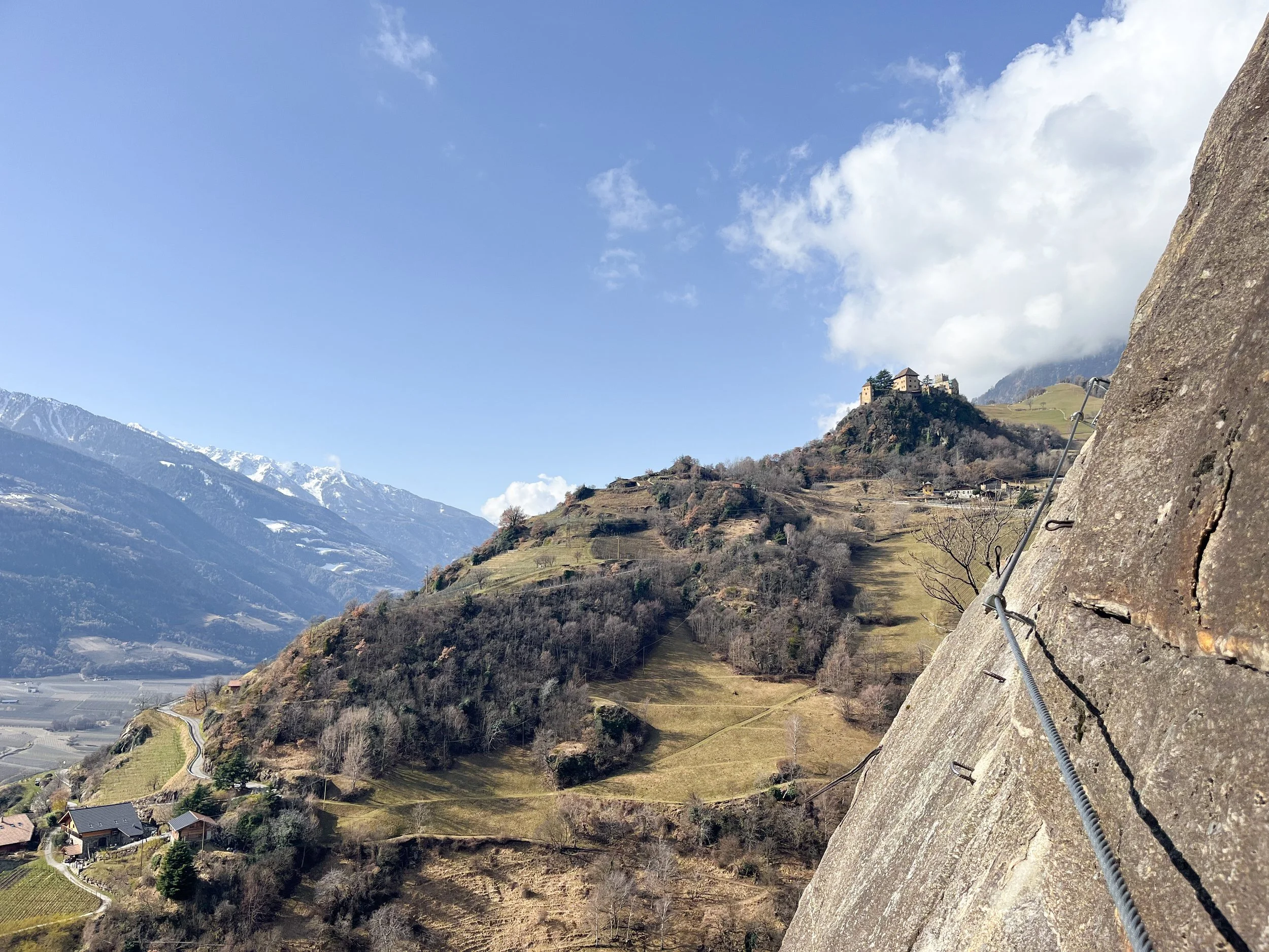 Traverse with view on the Castel Juval