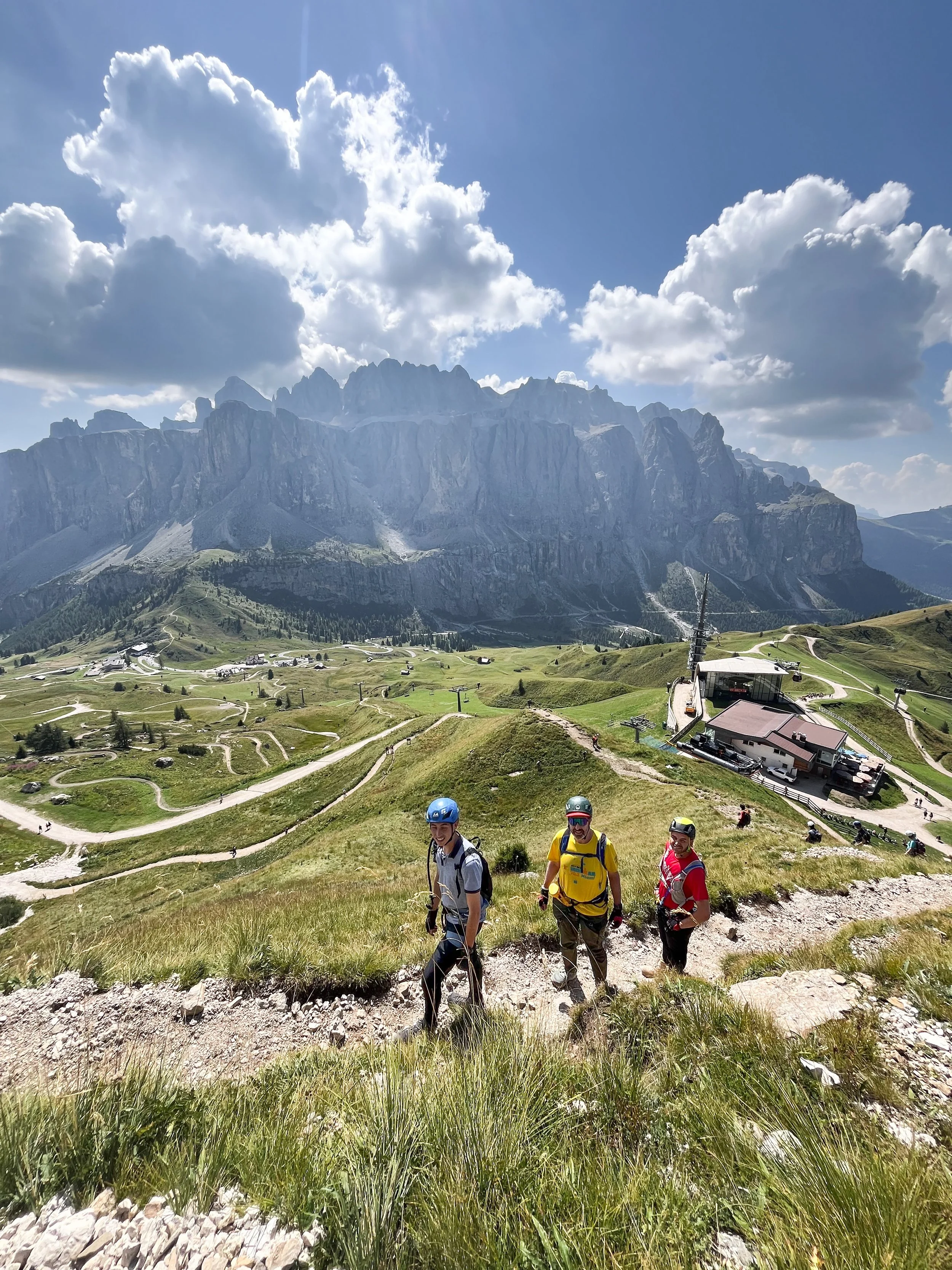Approach from the Dantercepies cable car