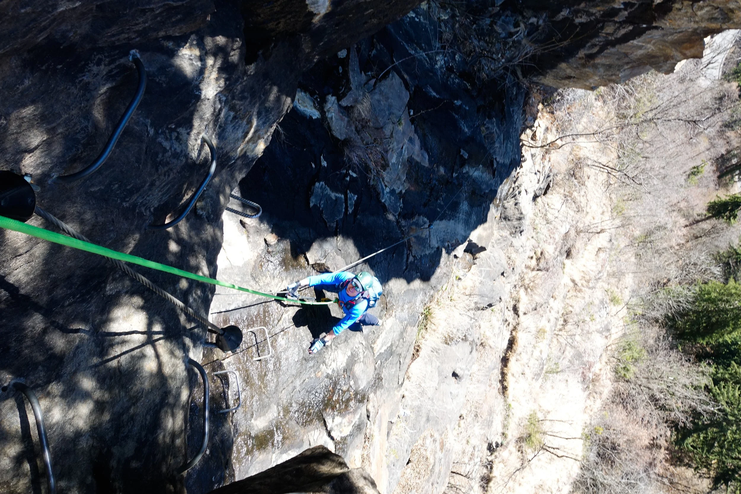 The overhang on rungs