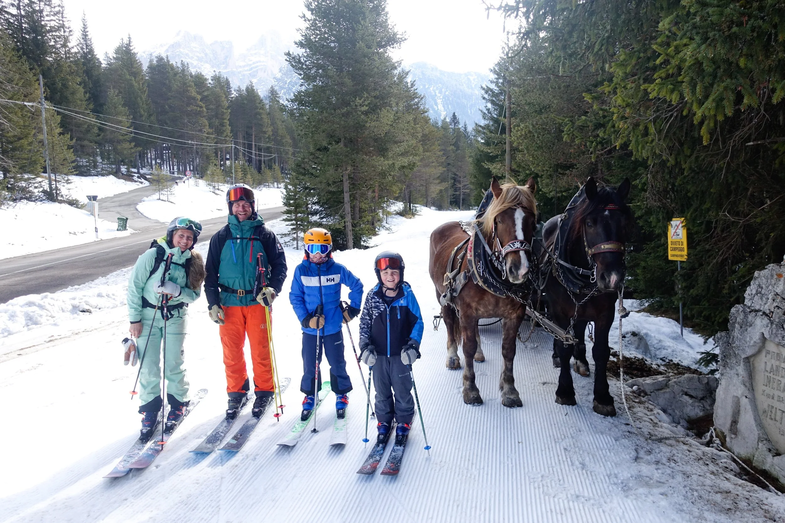 horse-lift-dolomites-ski-safari.jpeg