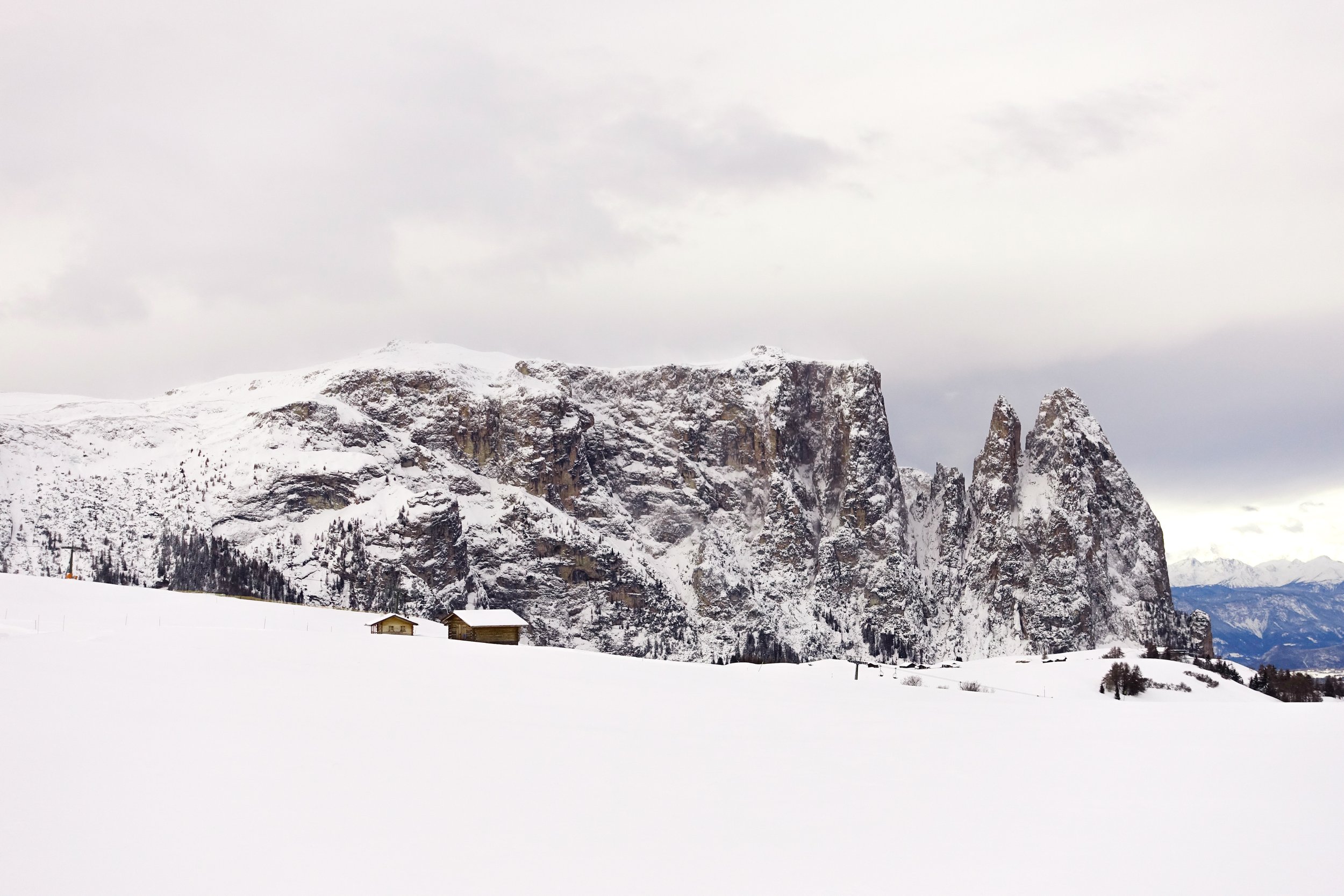 sciliar-plateu-during-ski-safari-dolomites.jpg