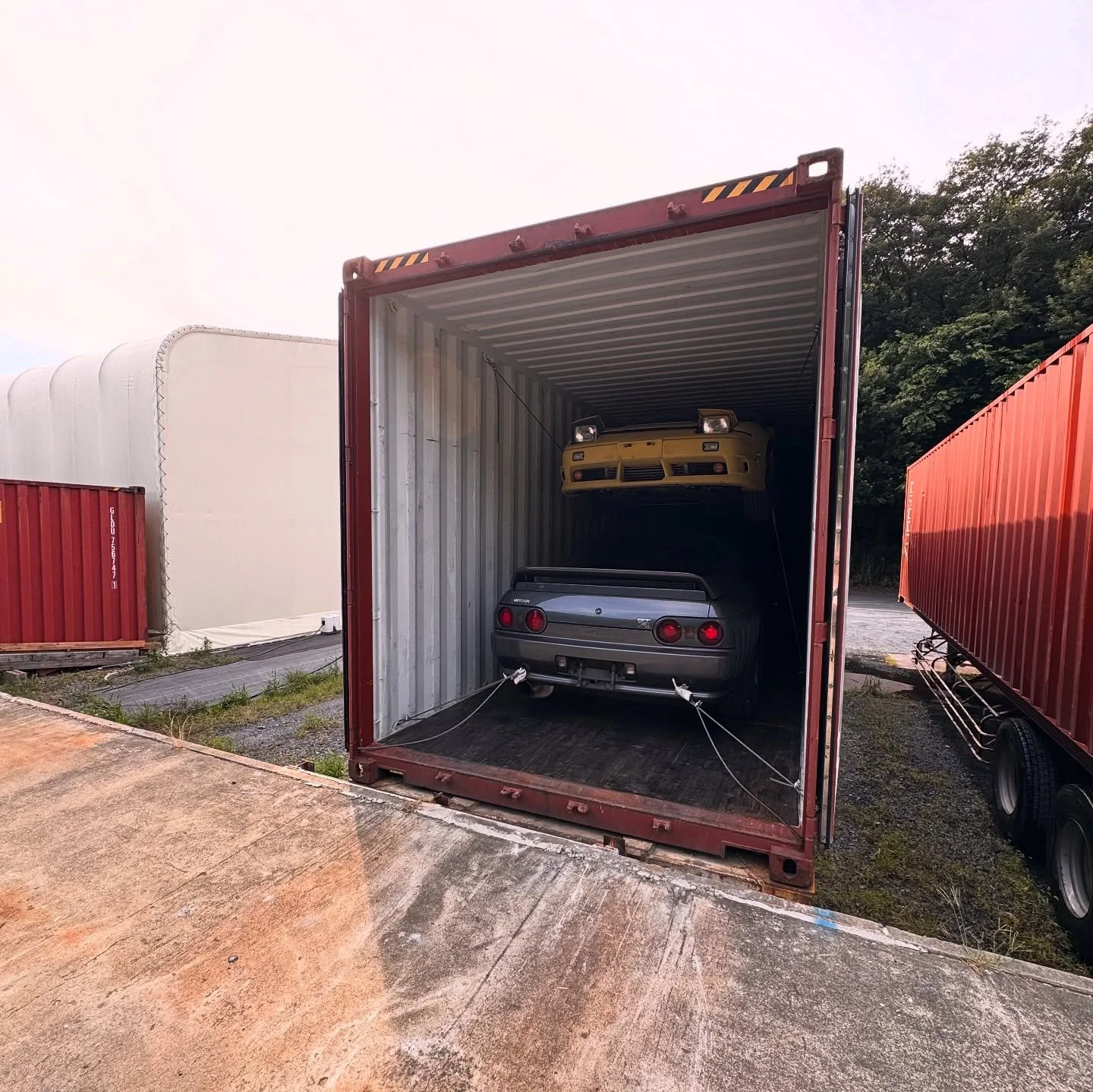 Our container service it top notch! 

Protections are used on the wheels and roofs are covered. 

We assist the vanning staff and check all the parts that are individually packaged and secured inside of the cars.

Operations last around 3 hours befor