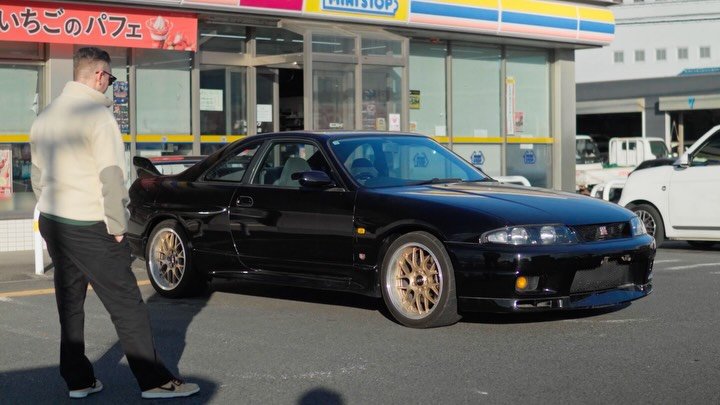 This is the moment when a dream becomes reality.

Our customer from Australia didn&rsquo;t just buy this stunning black R33 GT-R &mdash; he came to Japan and lived the dream with us. Together, we took it for a drive on the legendary Hakone Turnpike, 