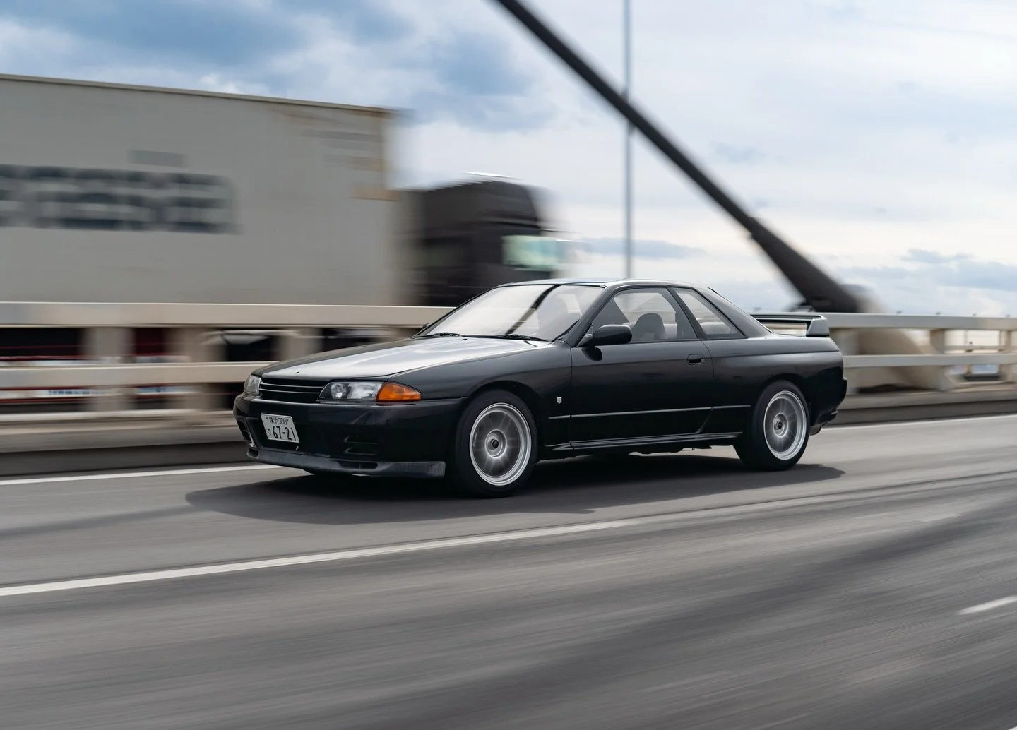 This beautiful black R32 GT-R taking its last drive on Japanese roads before heading to the USA🇯🇵🇺🇸

#r32gtr #jdmimports
