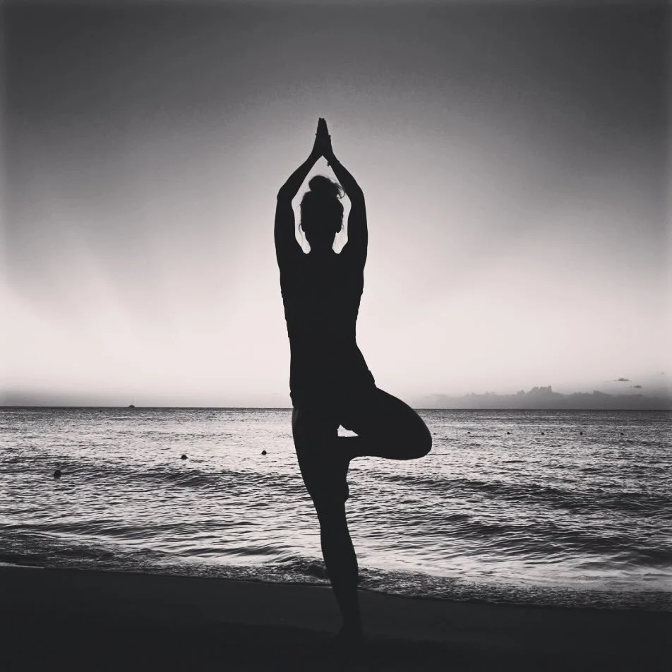 S&aring; er jeg tilbage og klar til at starte yogaholdet op igen. Det starter fredag efter p&aring;ske d.25/4 kl.9-10 🧘&zwj;♀️ Holdet k&oslash;rer 10 gange - dvs sidste gang er d. 28/7. Der er mulighed for at k&oslash;be alle gange p&aring; en gang 