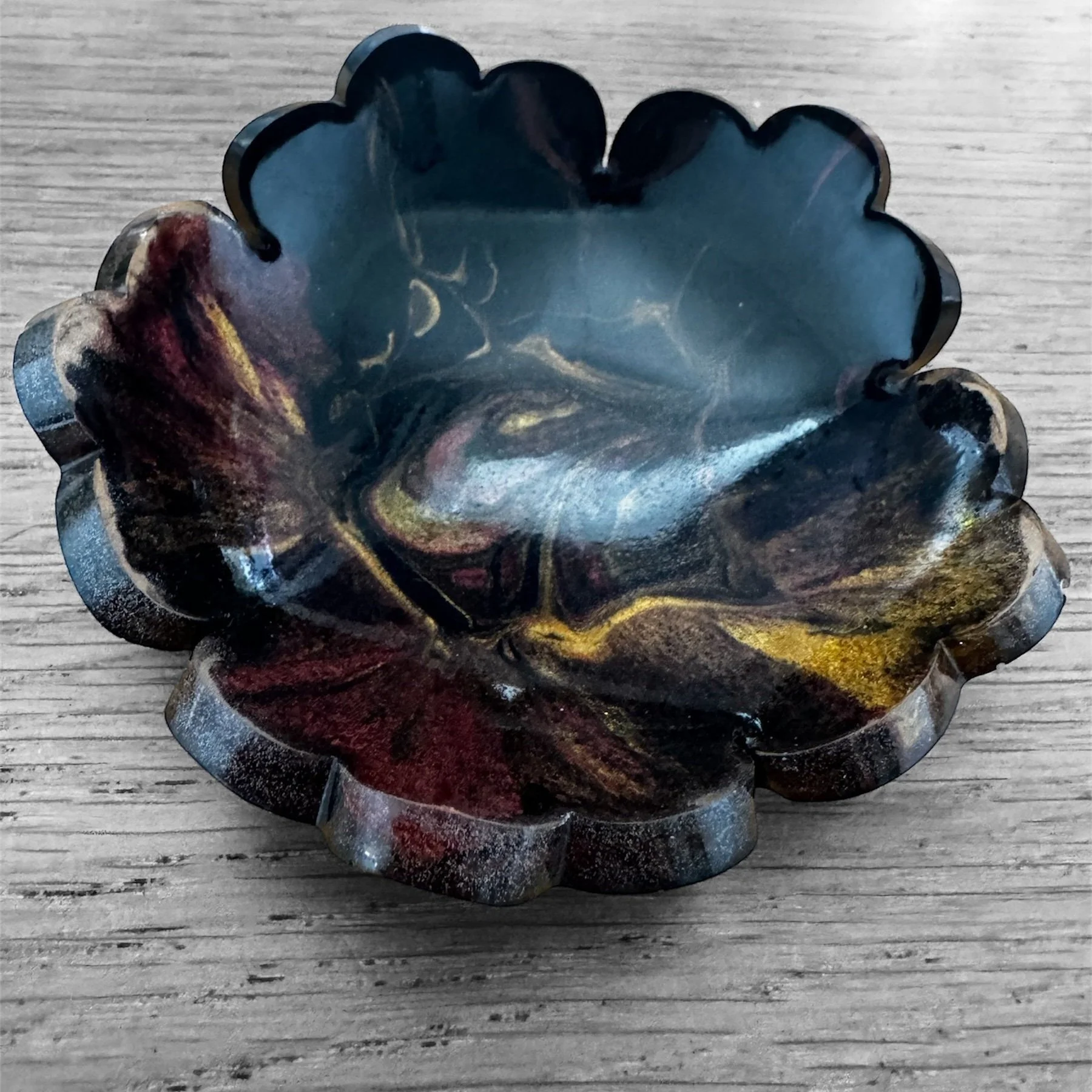 Handmade resin trinket bowl for jewellery or snacks. Stylish, colourful & unique. Perfect gift with matching tray and large bowl option available.