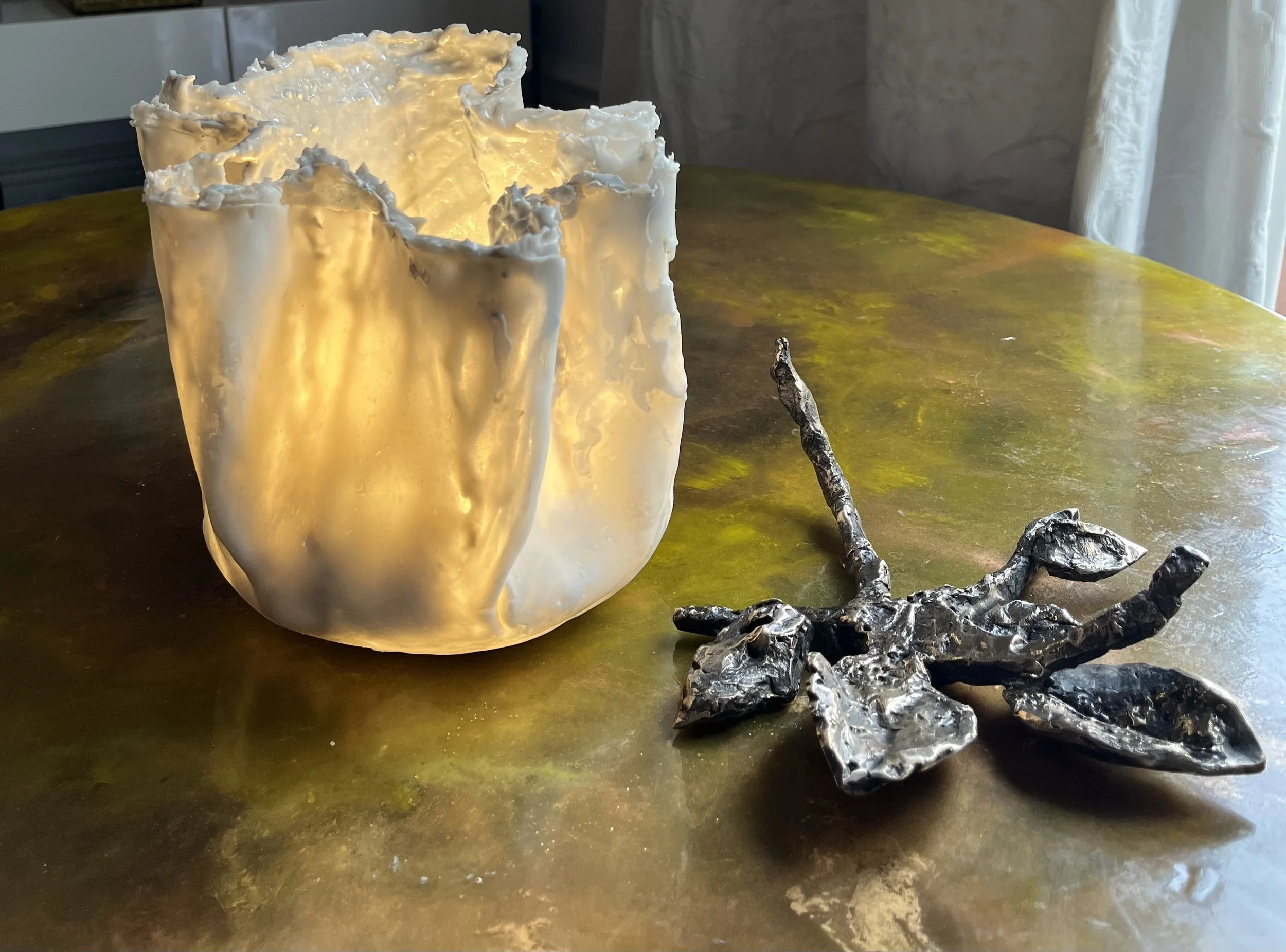 Dimensions : 18 cm de hauteur x 22 cm de diamètre