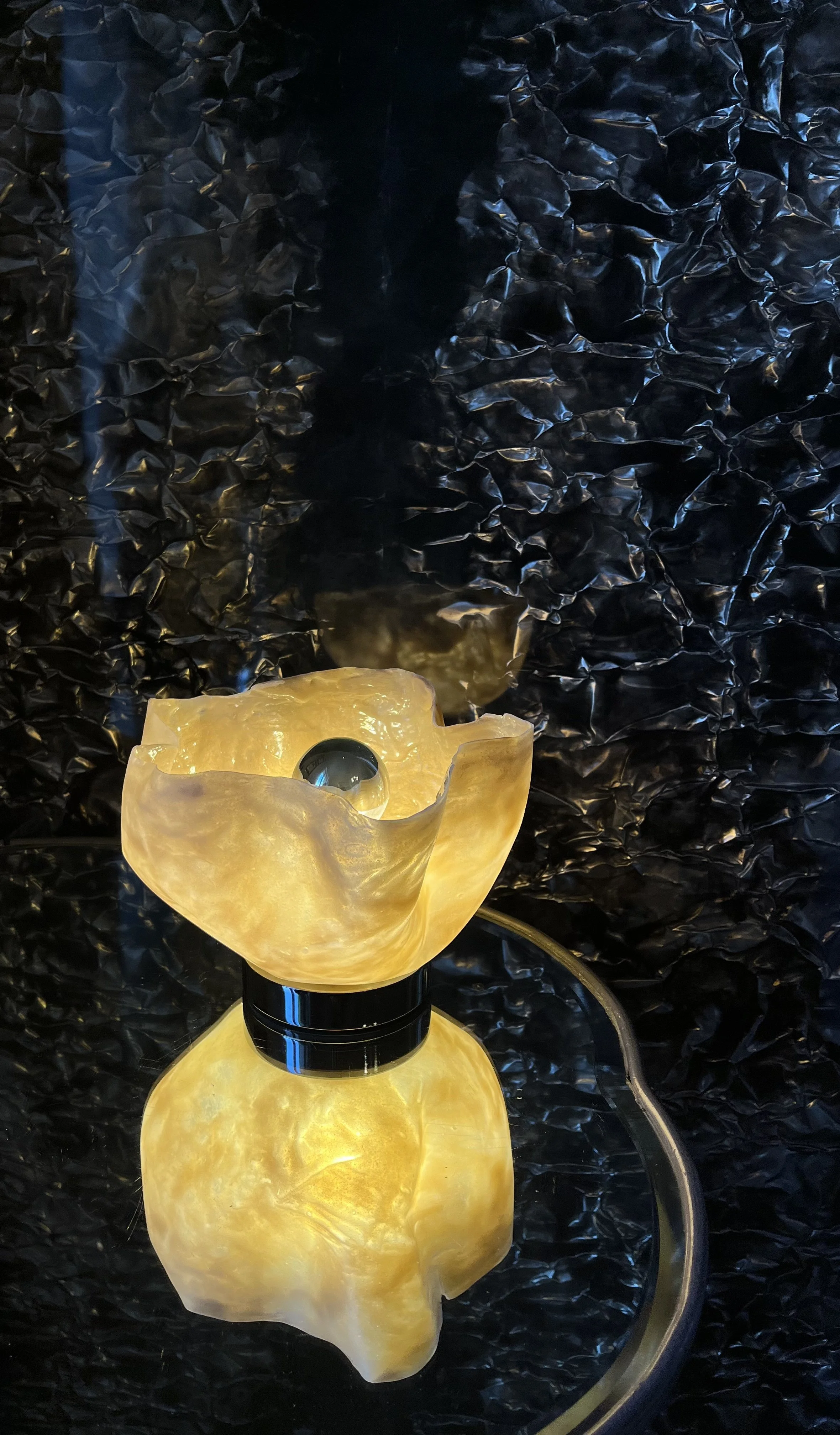 Hauteur : 17 cm (ajustable) —
Base en métal —
Câble en tissu