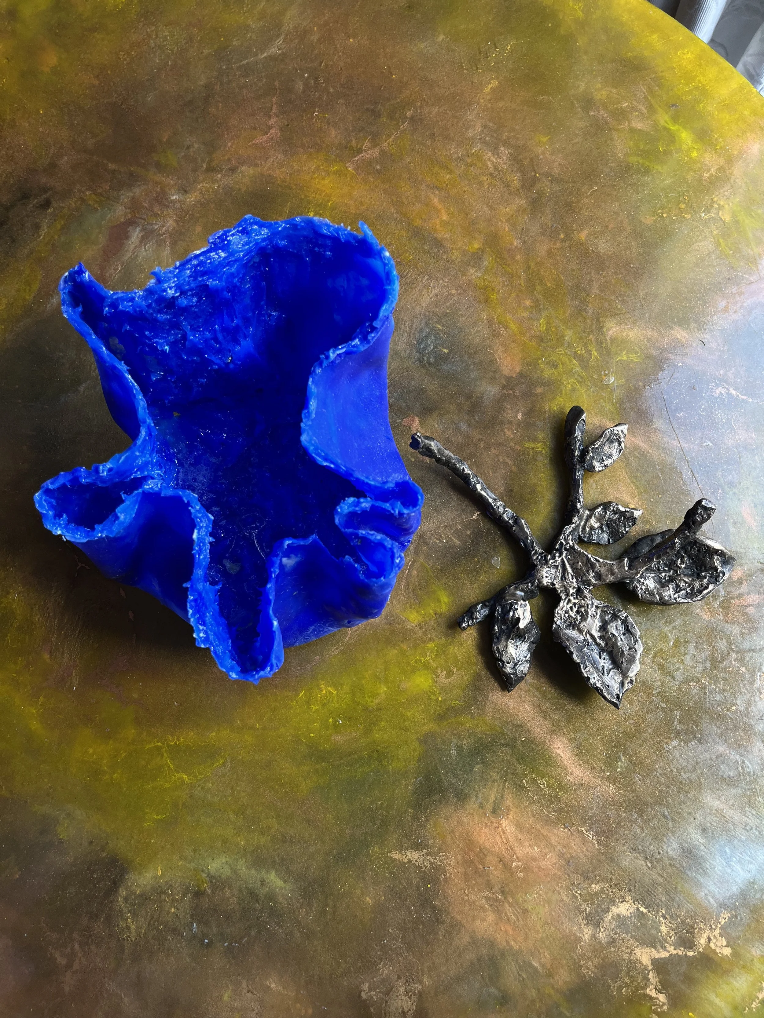 Dimensions : 18 cm de hauteur x 22 cm de diamètre