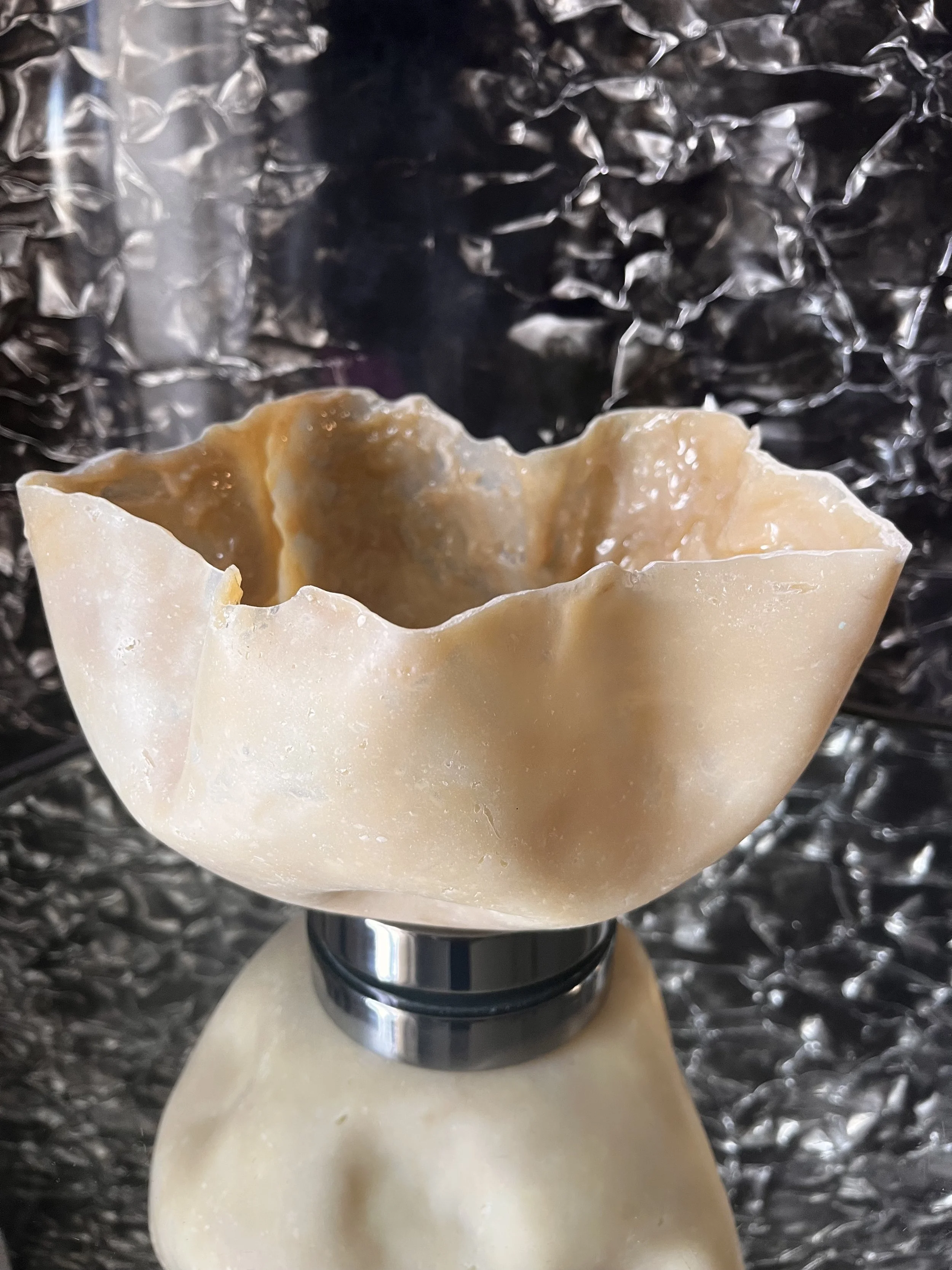 Hauteur : 17 cm (ajustable) —
Base en métal —
Câble en tissu