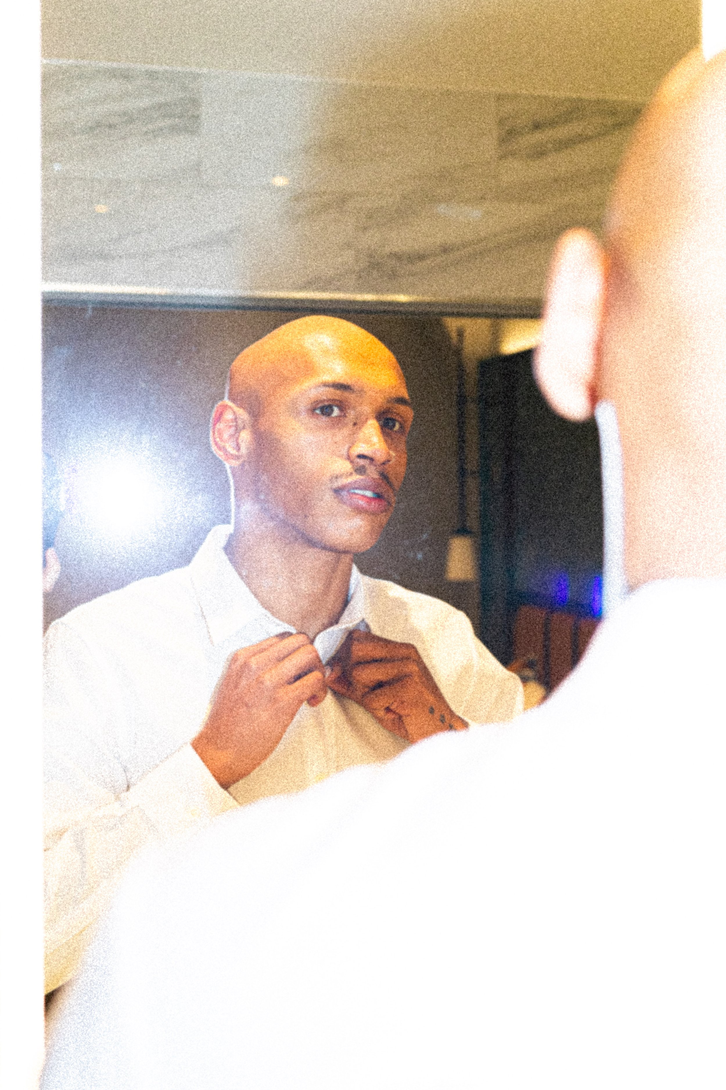 Porter-BathroomMirror-Male-5.jpg