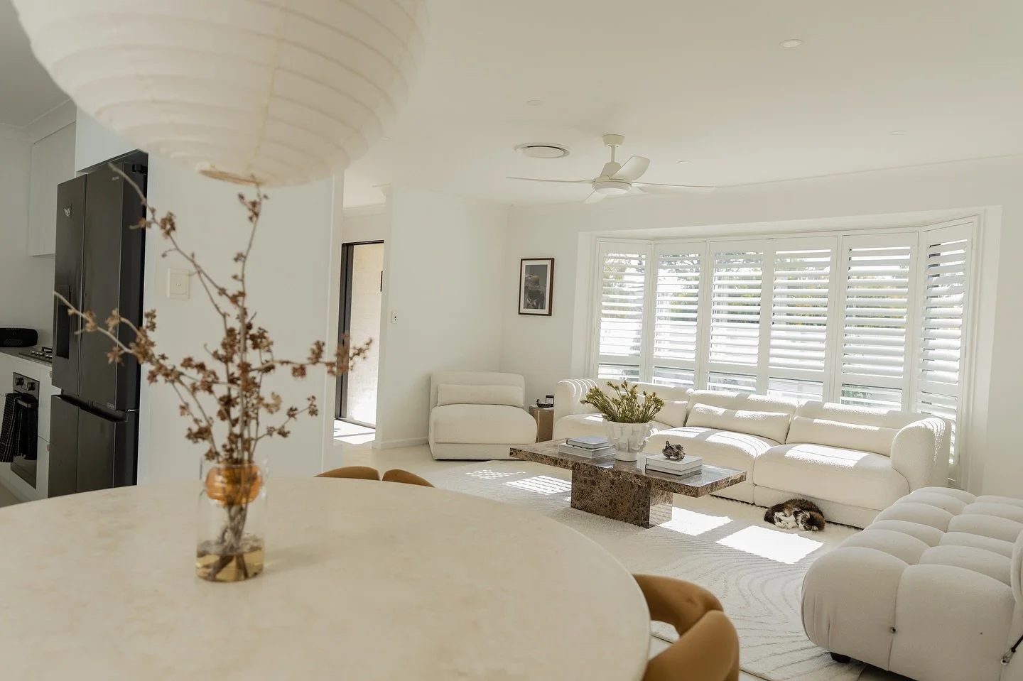 It&rsquo;s not often I post landscape 🙈 but trying to capture more into frame to showcase what could be your next home. 

LOUNGE ROOM - soaked in natural light all day , and as the sun goes down the light that dabbles through the blinds brings a spa