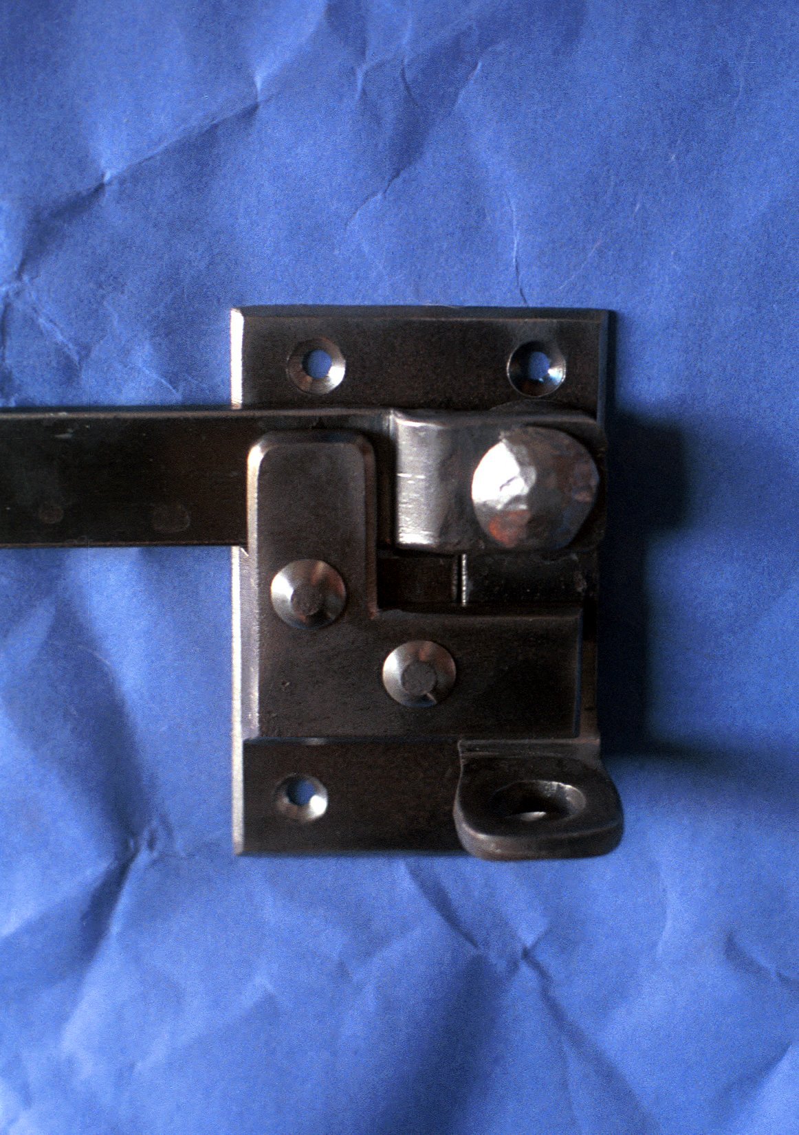 Shutter latch