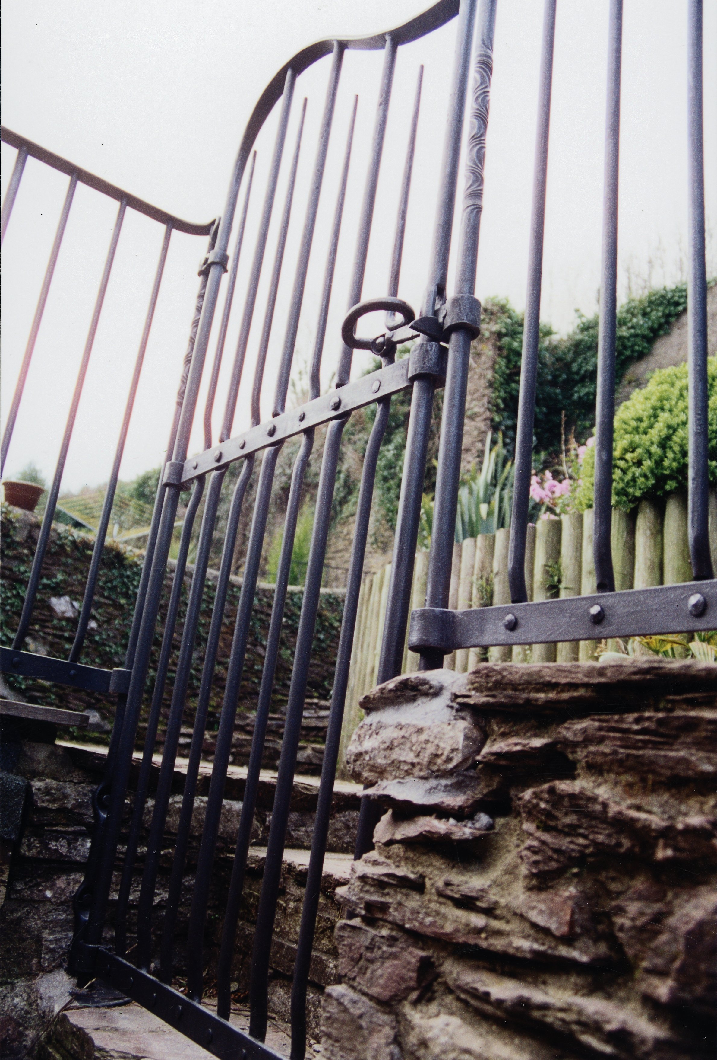 Gate latch