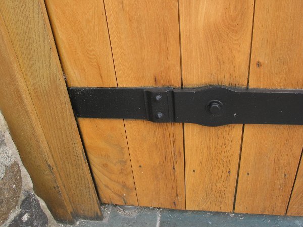 Dummy strap hinge detail for large doors