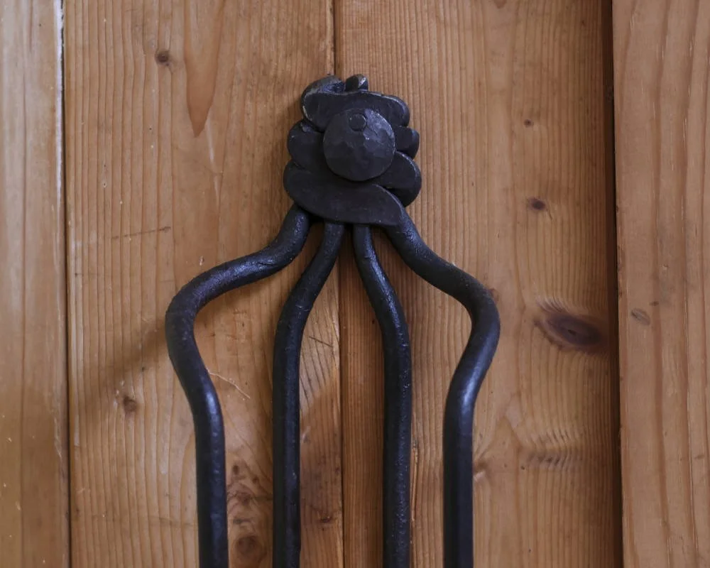 30 tin dispenser knot detail.jpg